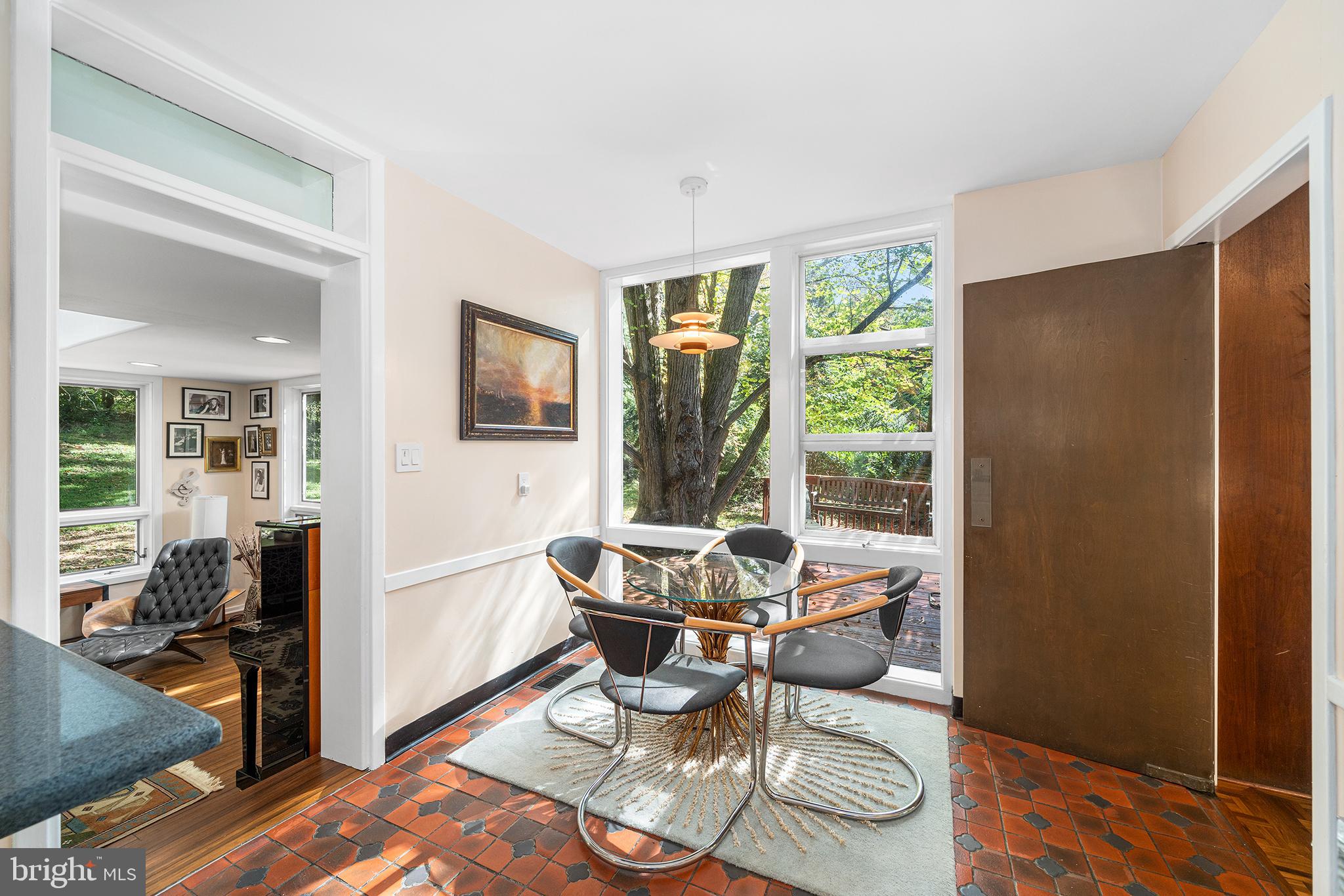 EAST FALLS - Residential