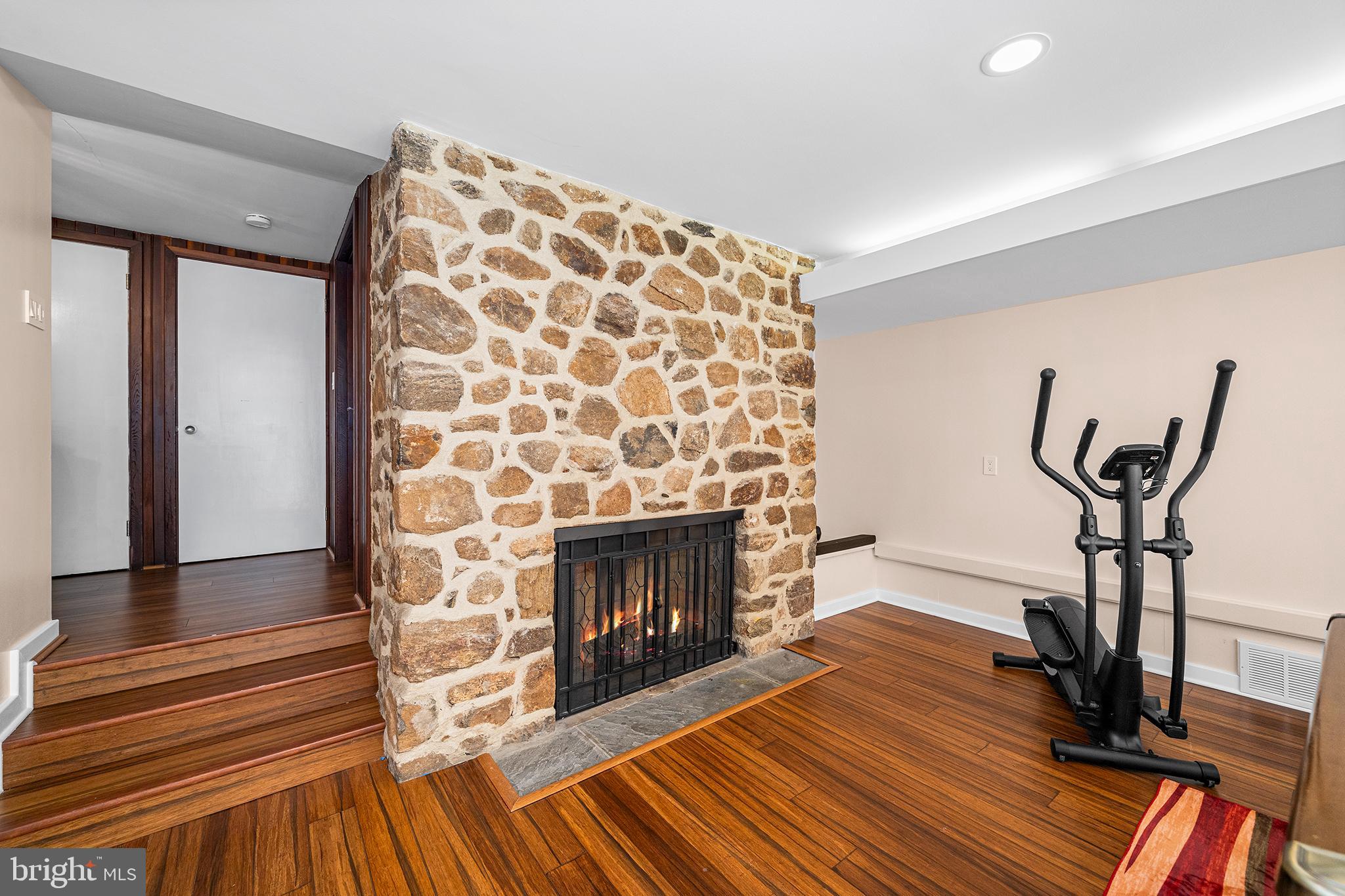 EAST FALLS - Residential