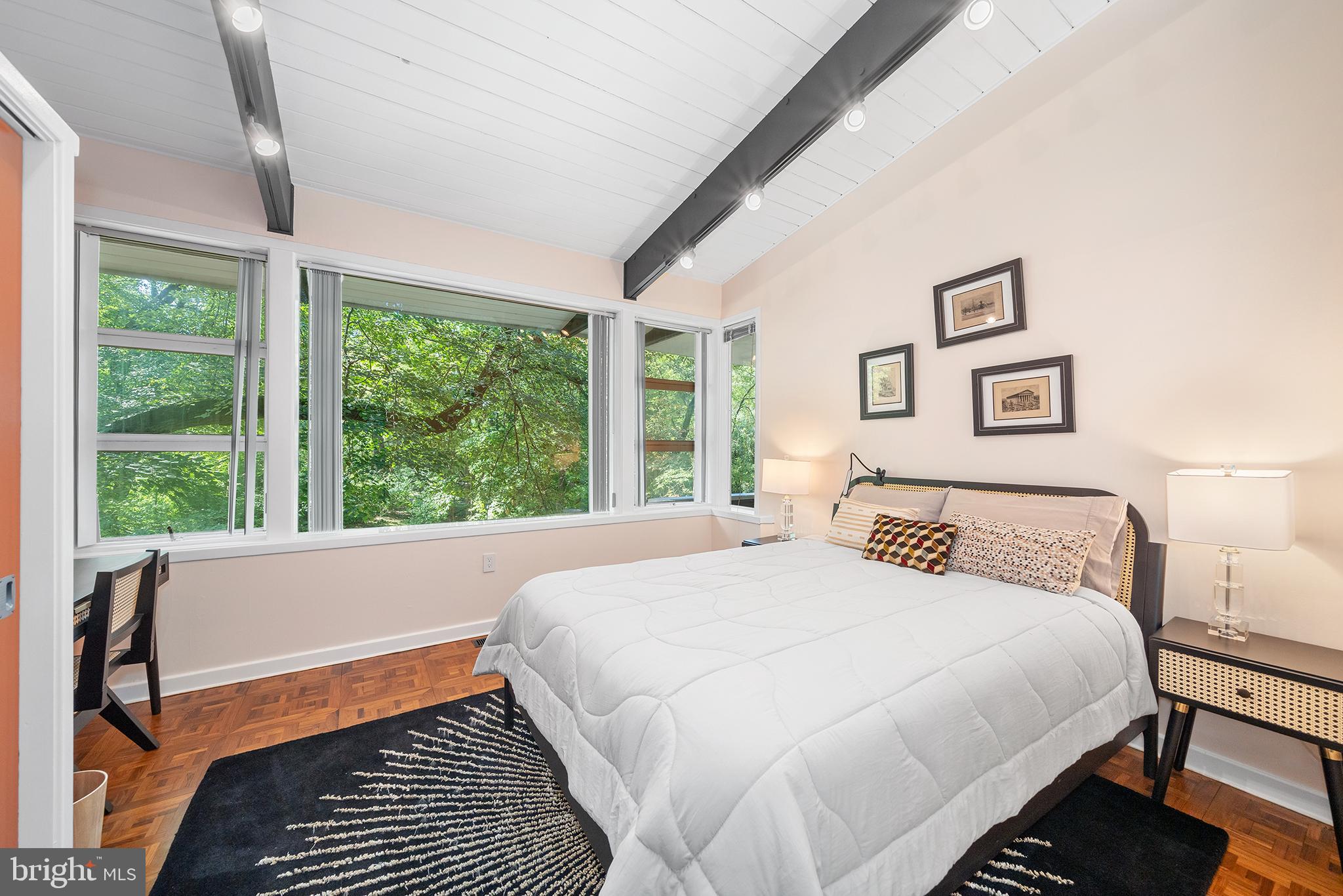 EAST FALLS - Residential