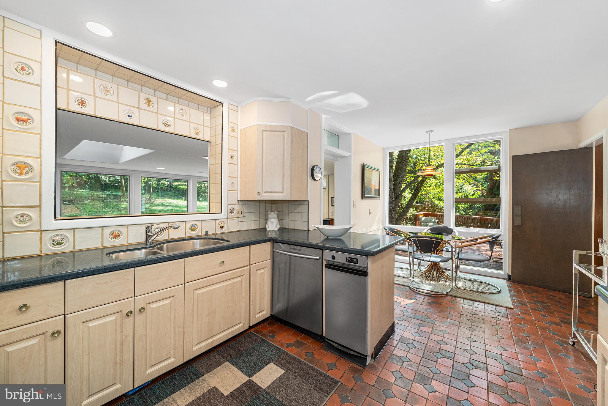 EAST FALLS - Residential