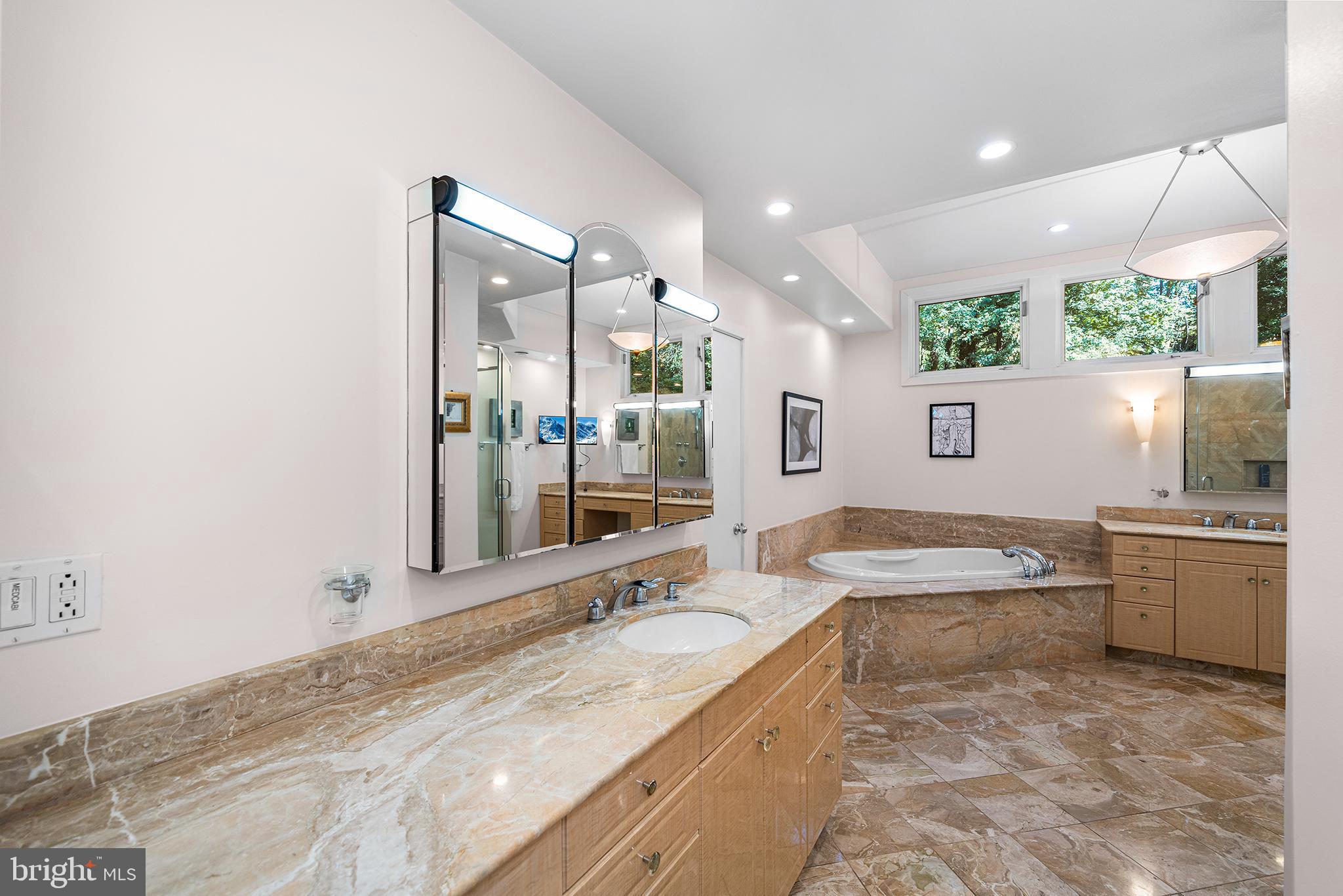 EAST FALLS - Residential