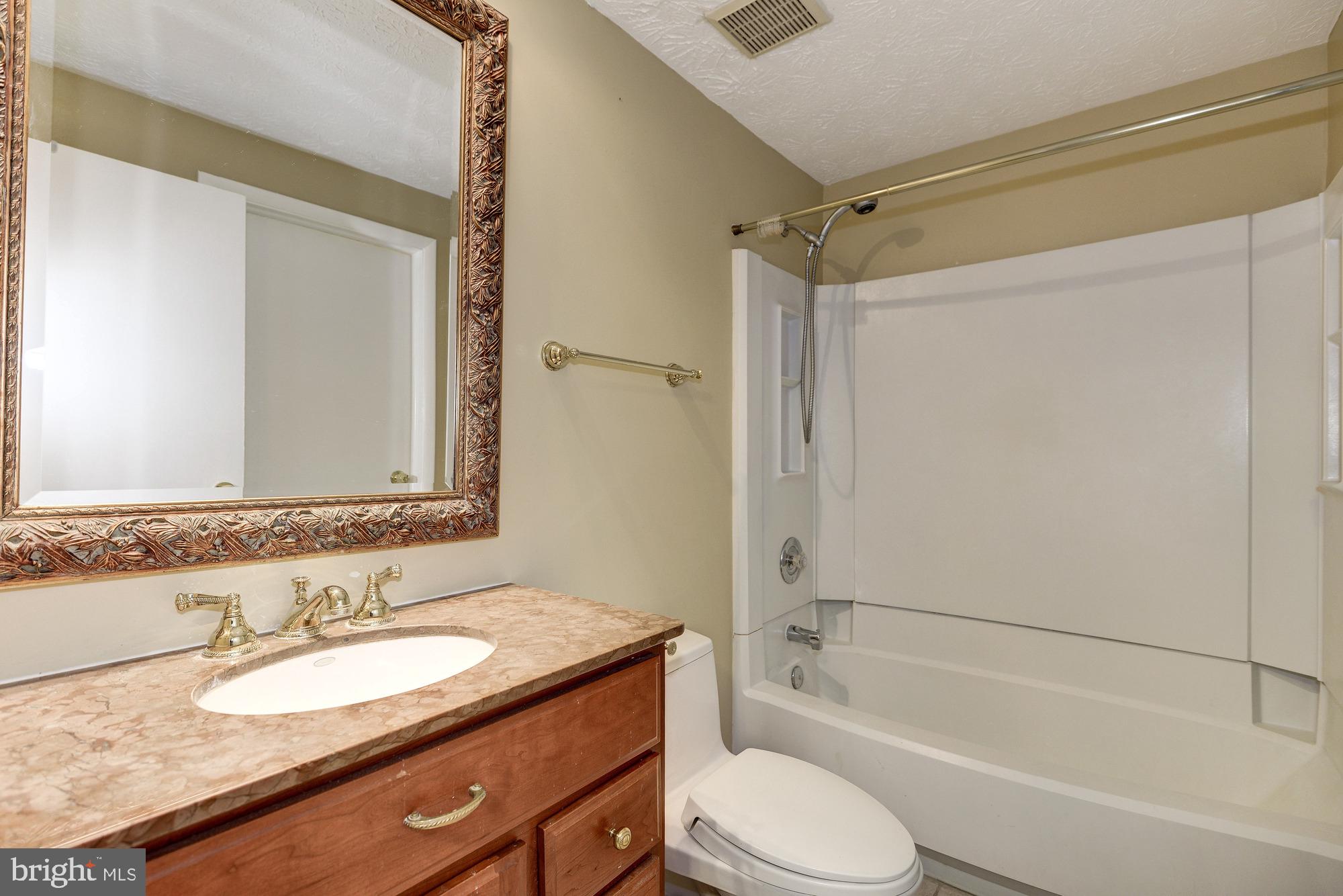 RESTON - Residential Lease