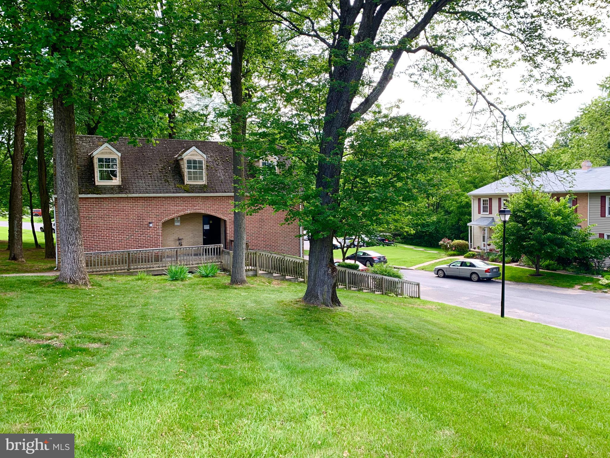 HUNTSMAN CONDO - Residential