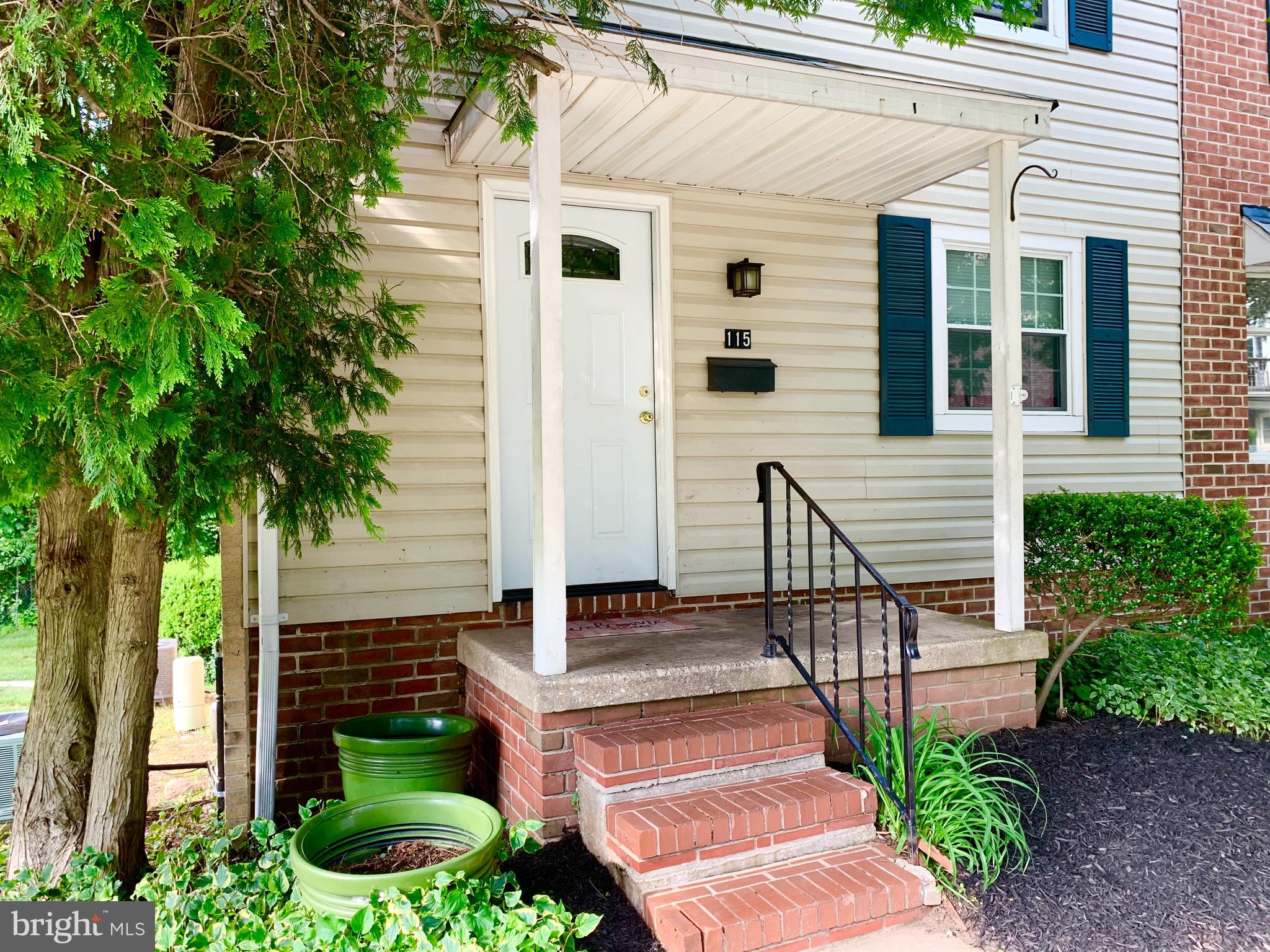 HUNTSMAN CONDO - Residential