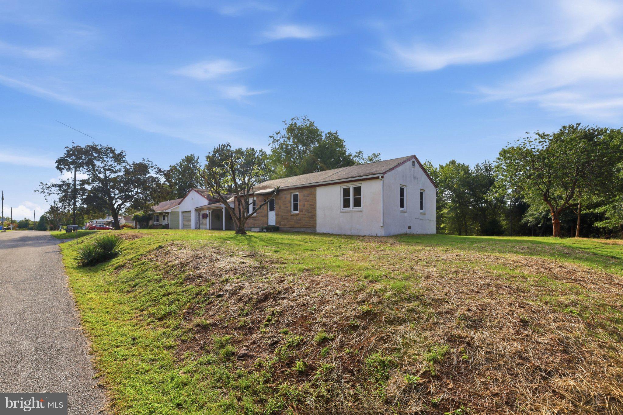 1033 WALT ROAD