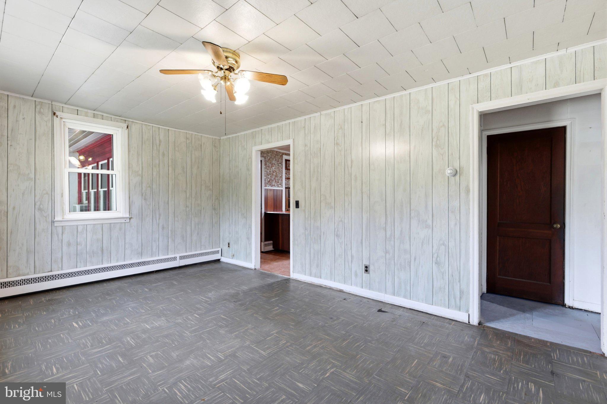 1033 WALT ROAD