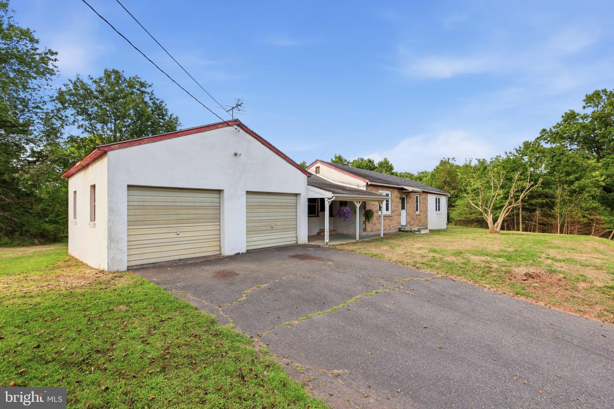 1033 WALT ROAD