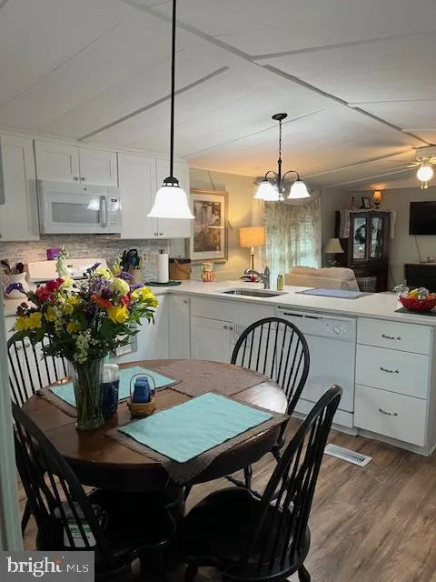 Mantua, New Jersey 08051, United States, 2 Bedrooms Bedrooms, ,2 BathroomsBathrooms,Residential,Active,129216