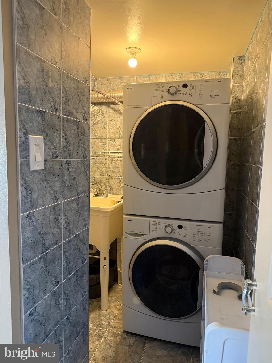 809 RED LION ROAD B16