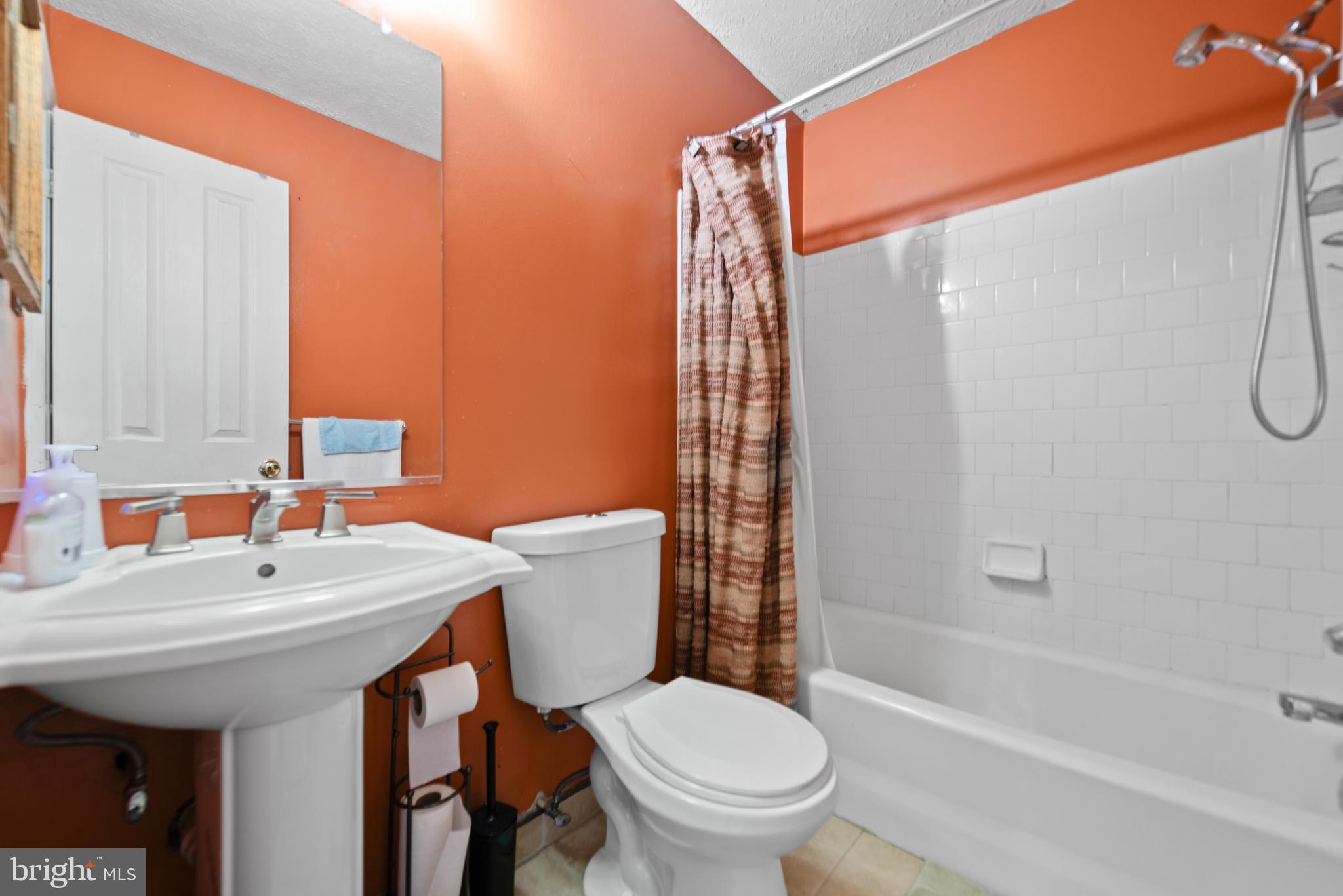 ROBINS GLENN - Residential