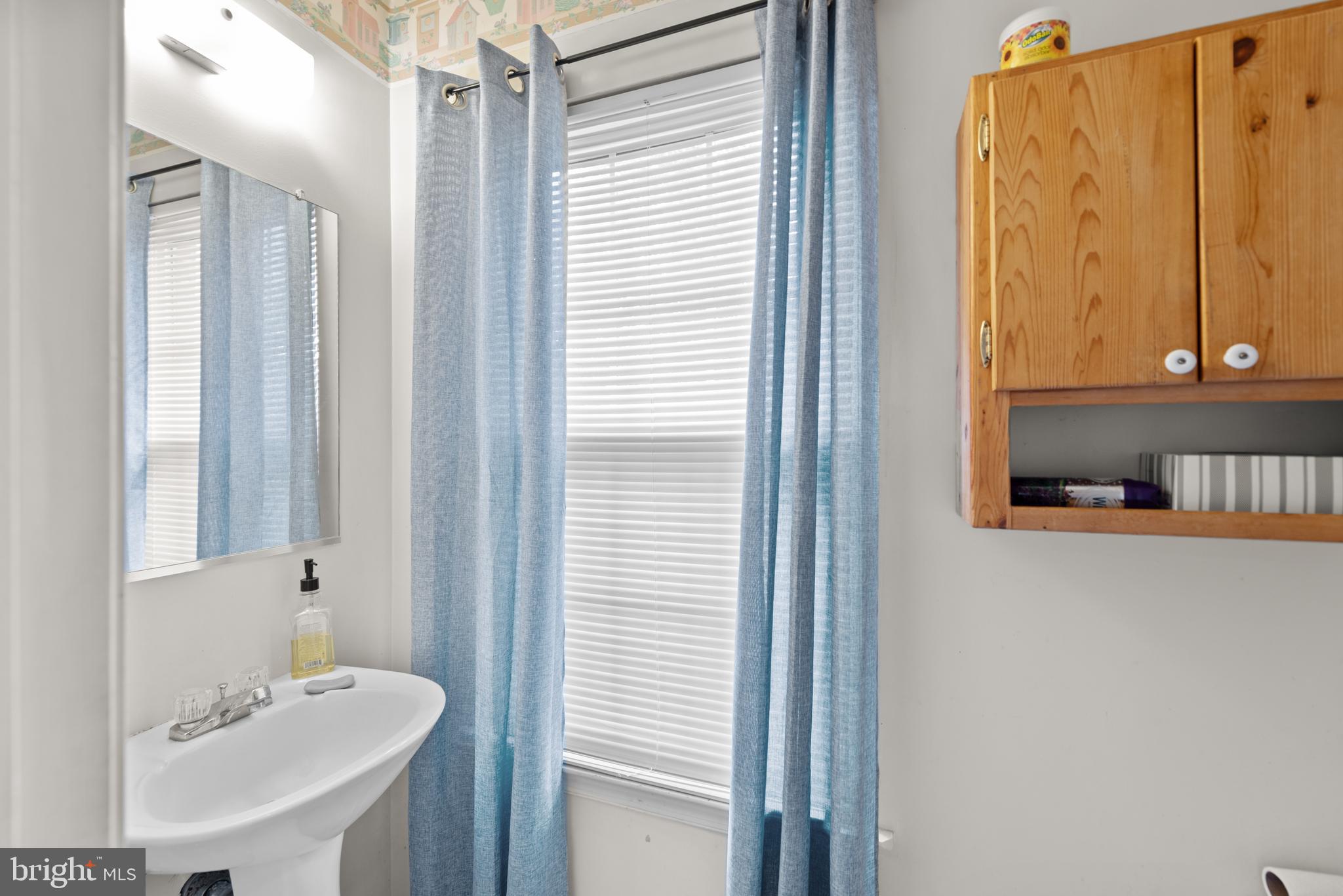 ROBINS GLENN - Residential