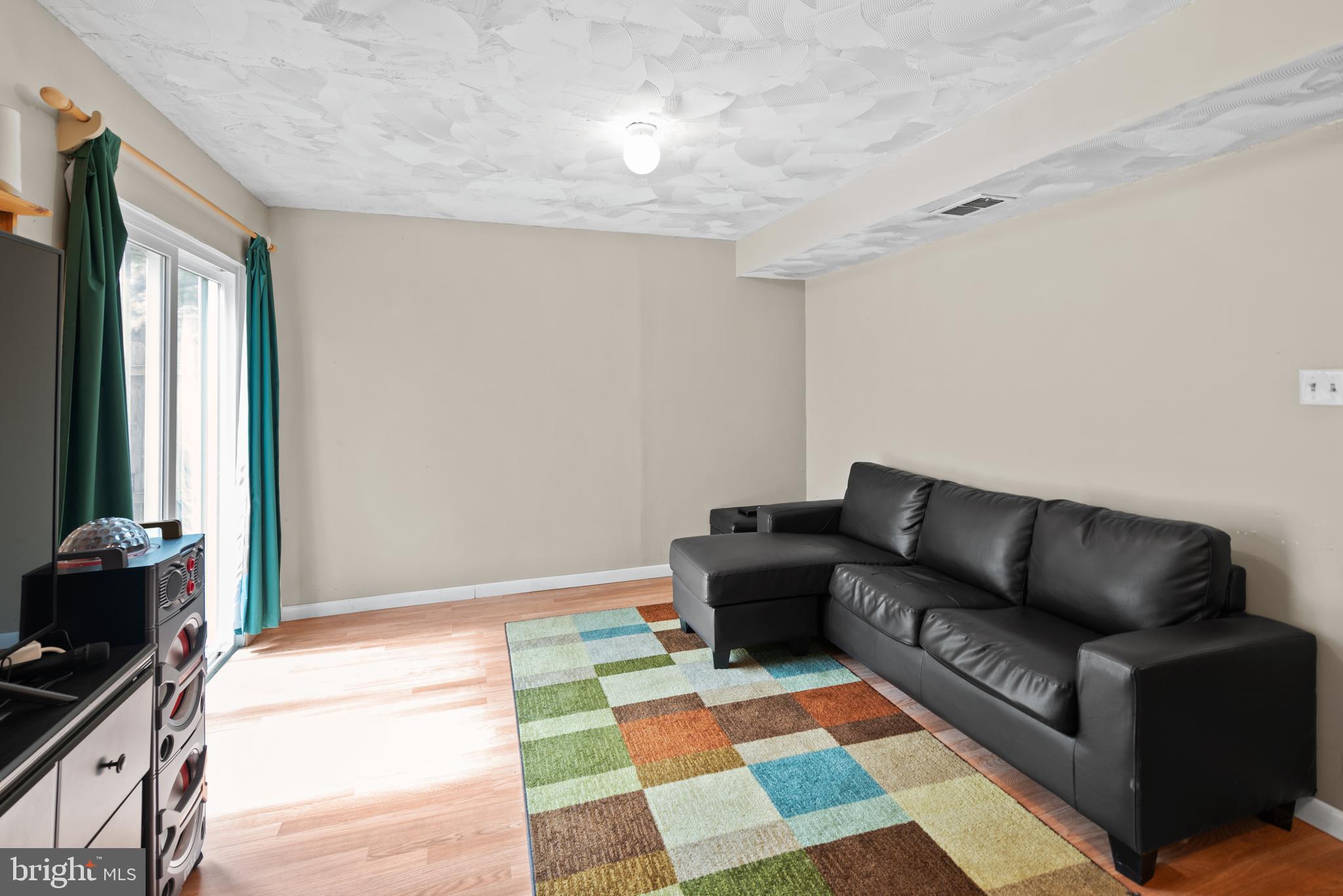 ROBINS GLENN - Residential