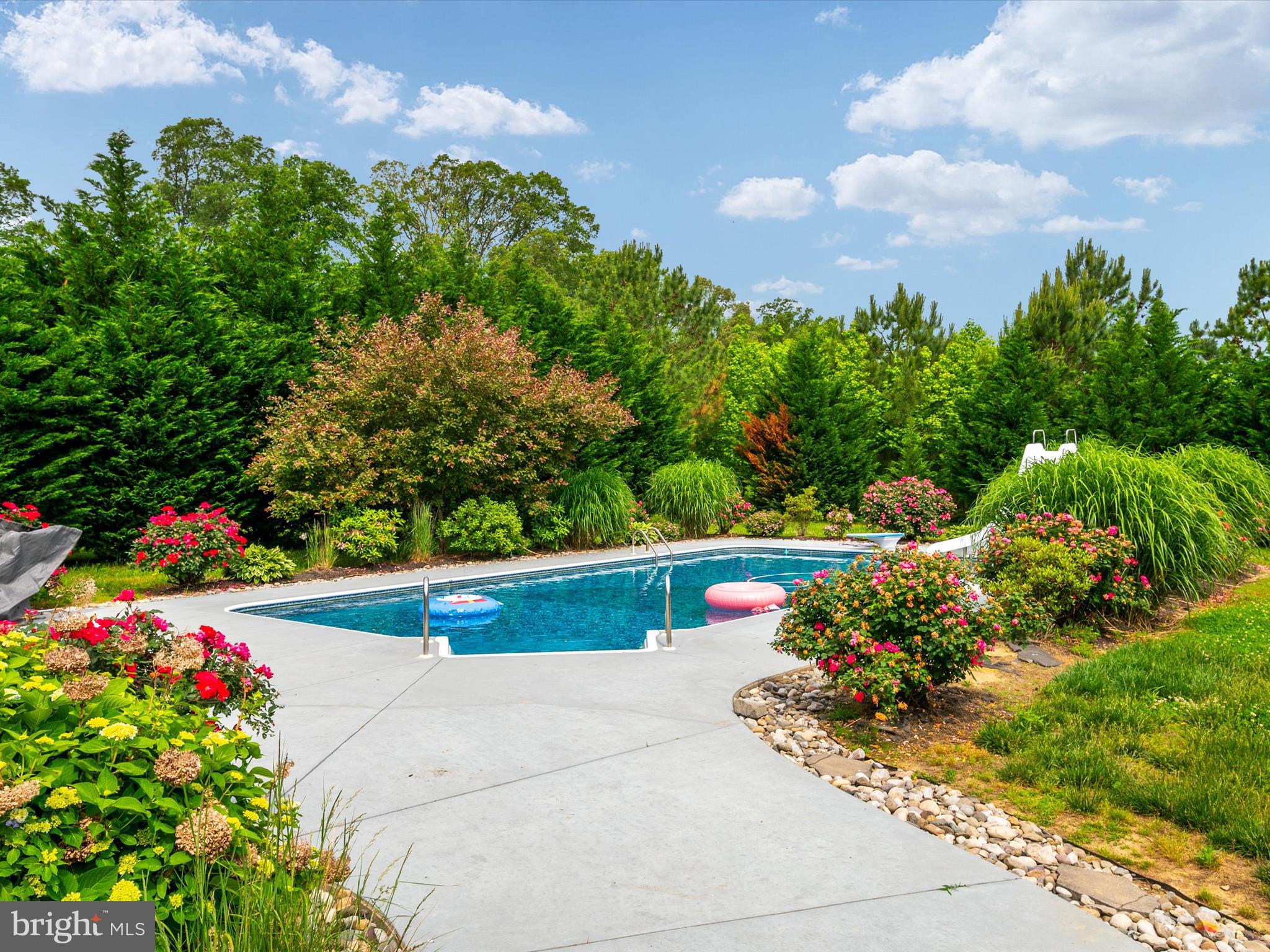 MEADOWS EDGE - Residential