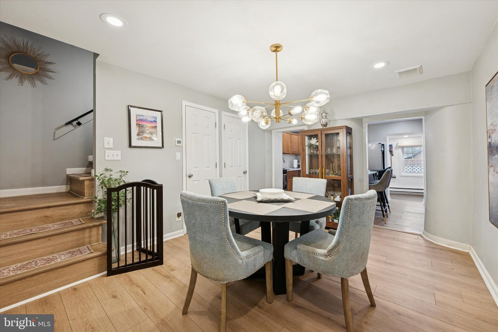 305 W CHESTNUT STREET