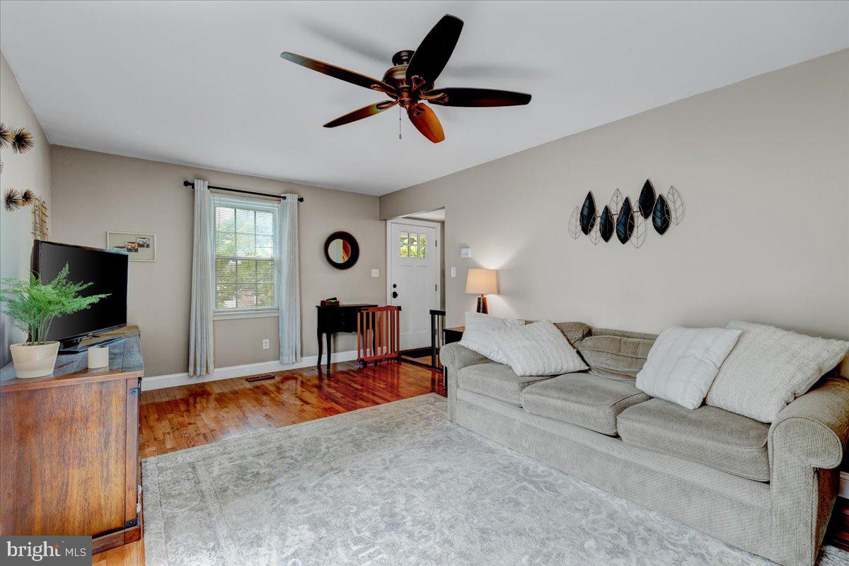 CROFTON SQUARE - Residential