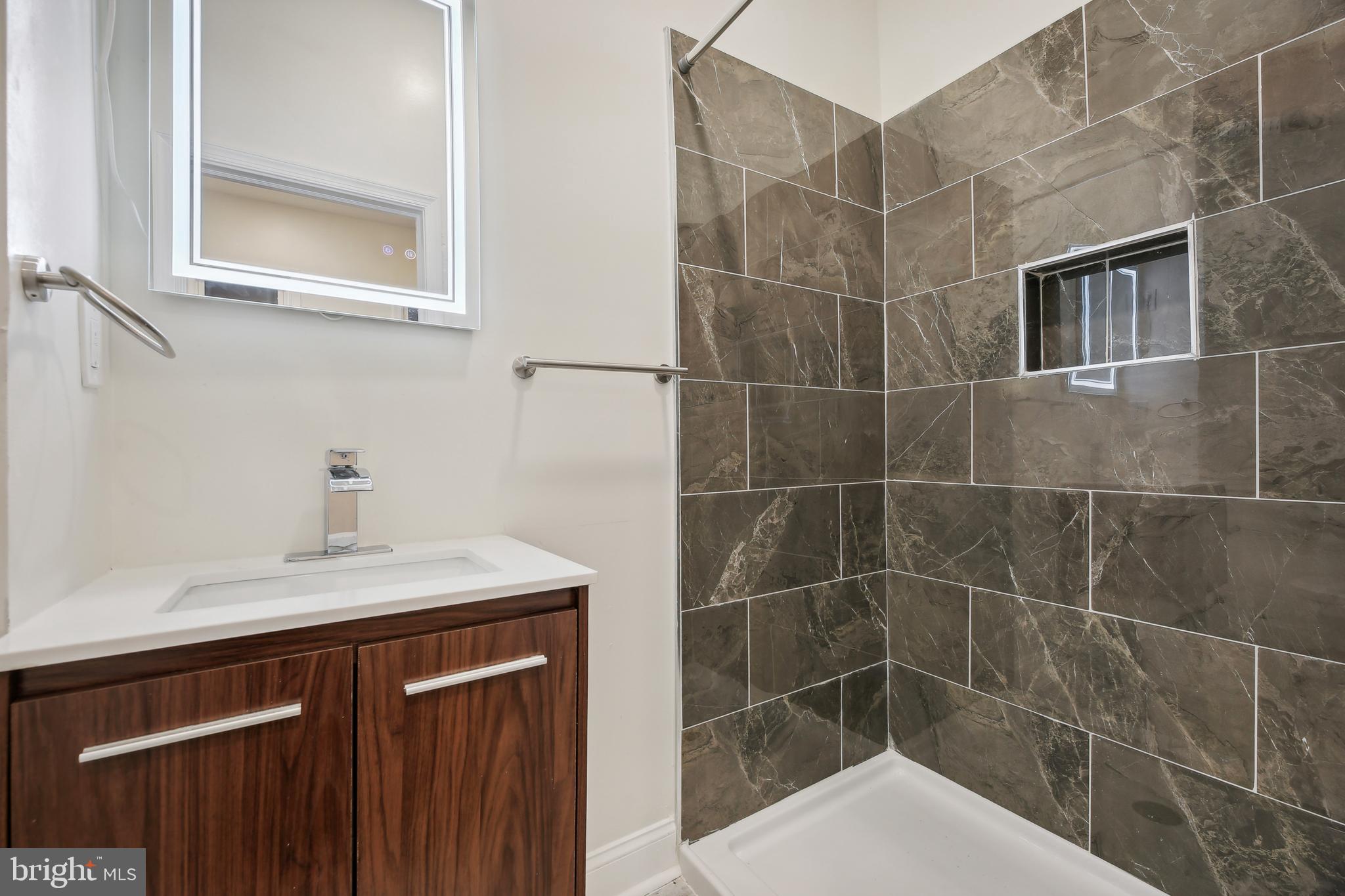 ROSEMONT - Residential Lease