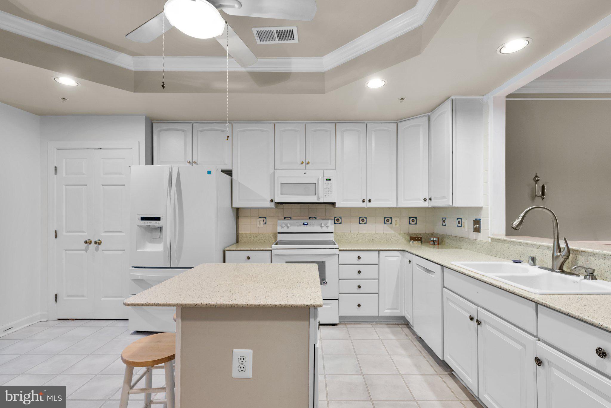 SOUTH RIVER COLONY - Residential