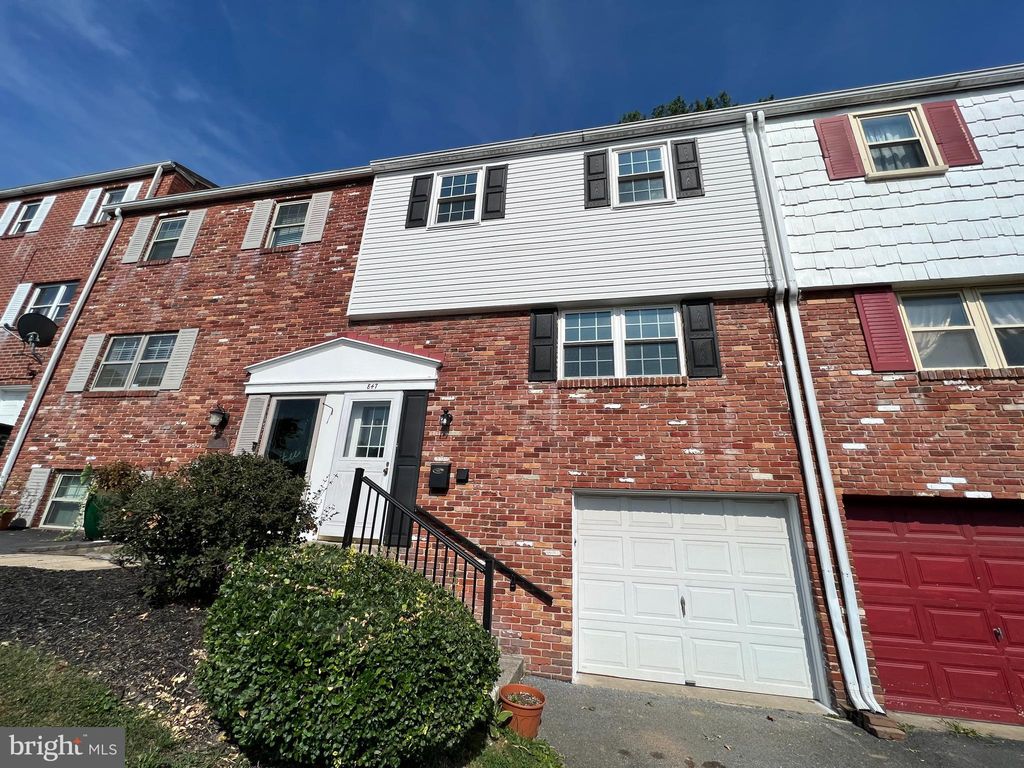 Photo of 847 HILTON DR, LANCASTER, PA 17603 (MLS # PALA2039748)