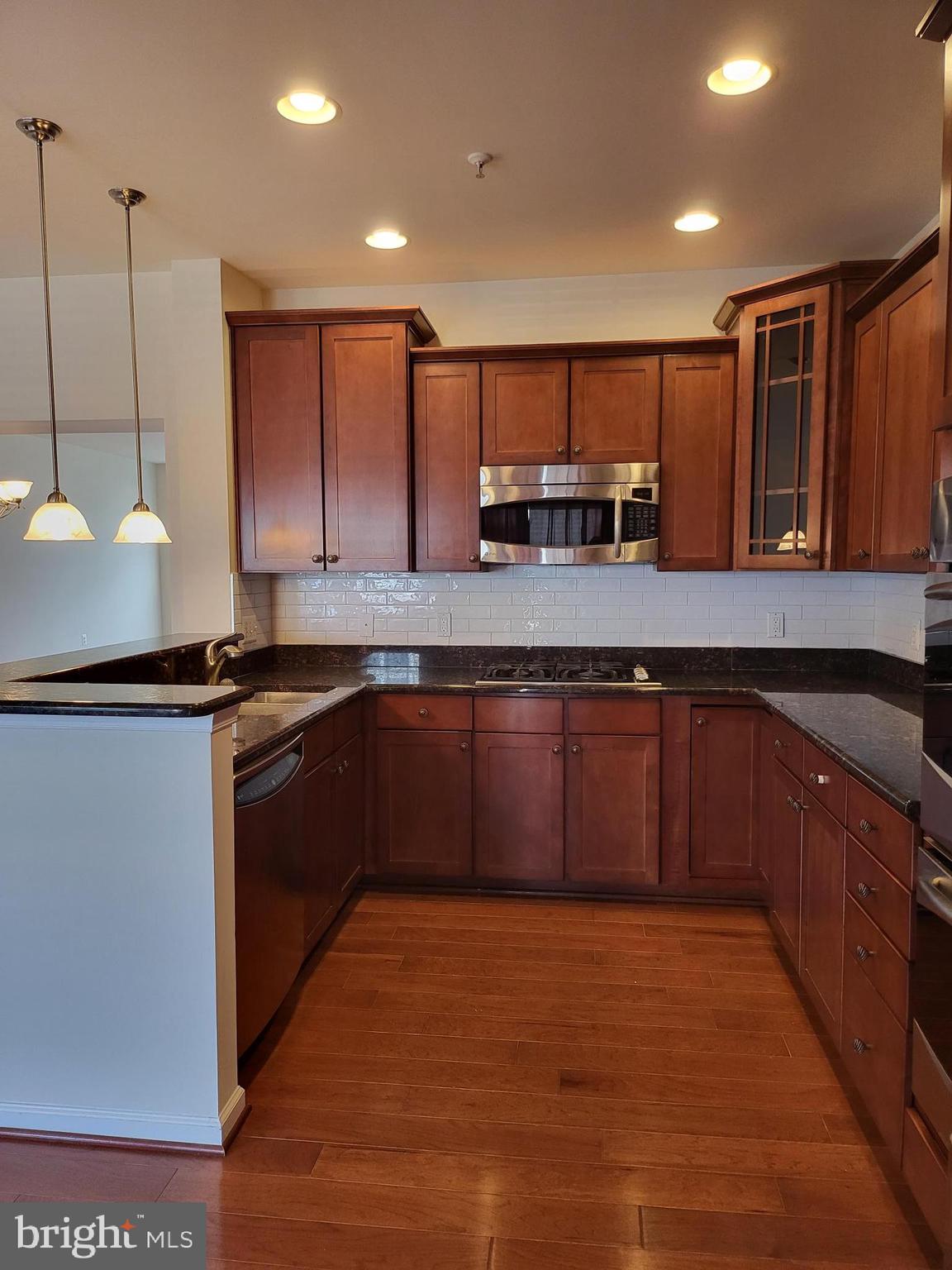 CENTREVILLE CROSSING - Residential Lease