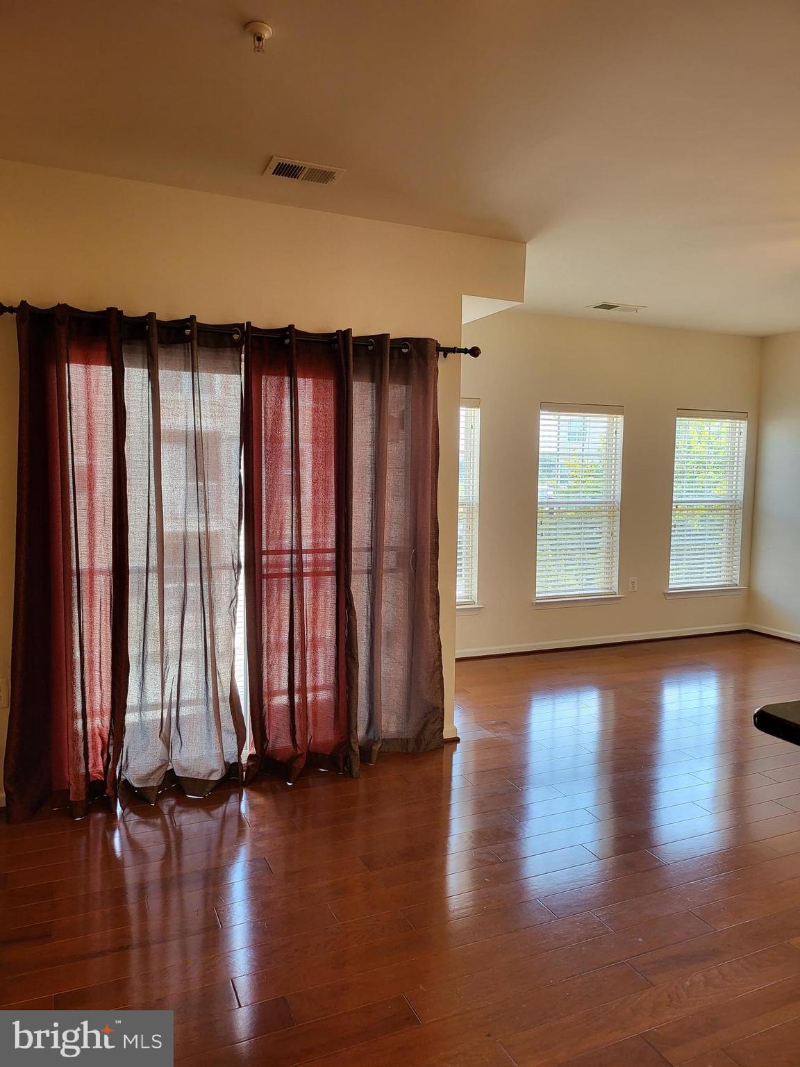 CENTREVILLE CROSSING - Residential Lease