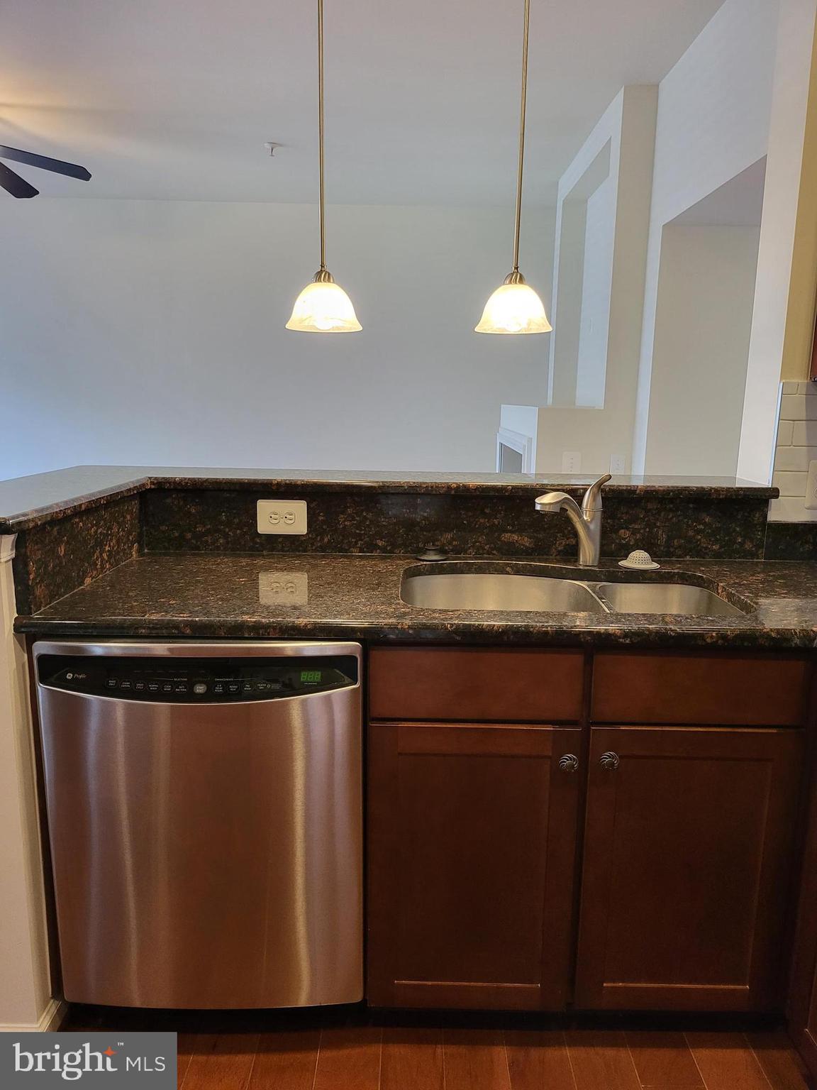 CENTREVILLE CROSSING - Residential Lease