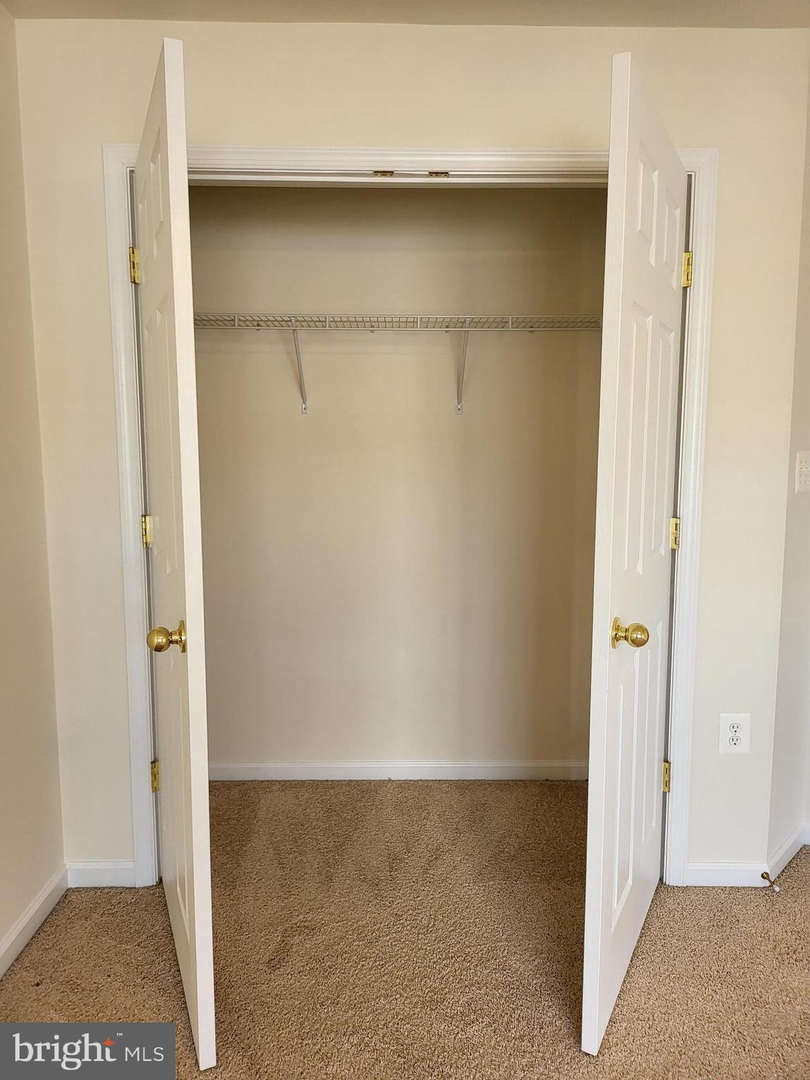 CENTREVILLE CROSSING - Residential Lease