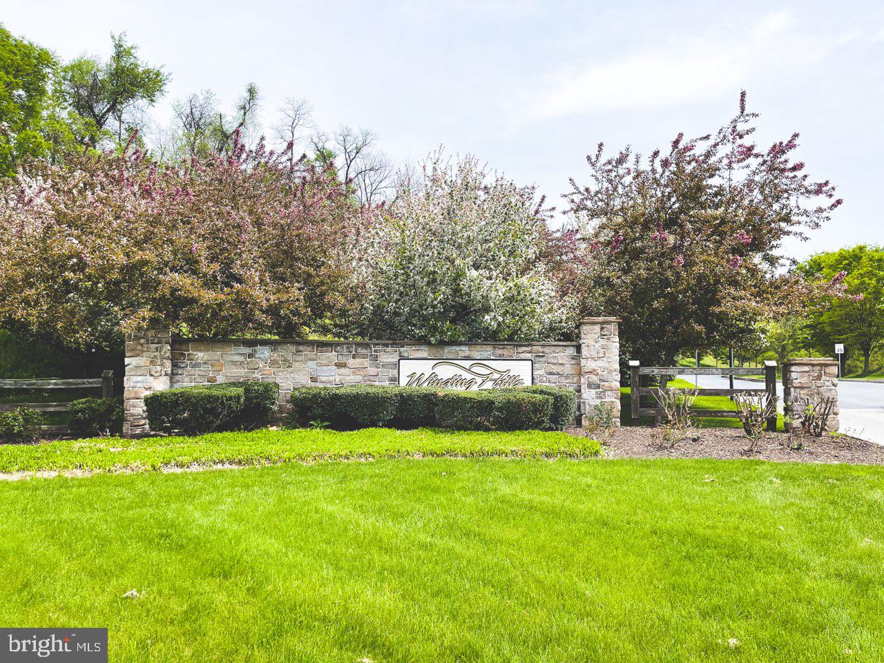 WINDING HILLS - DORSET SQ - Residential