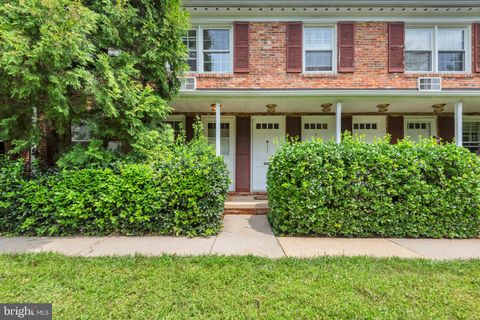 Photo of 135 Talbott Street #135, ROCKVILLE, MD 20852 (MLS # MDMC2193894)