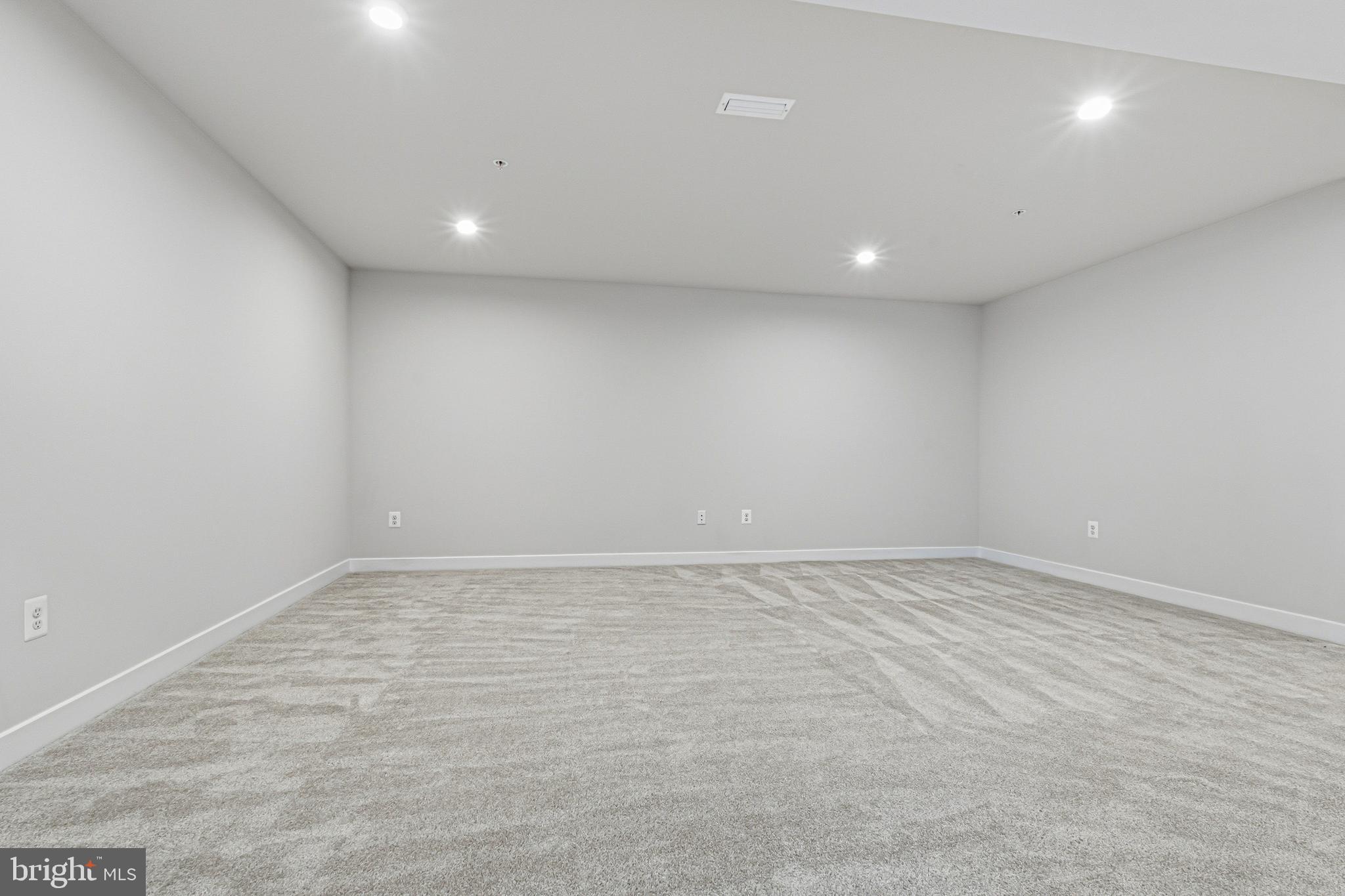 JAMES RUN CARRIAGE HOMES - Residential