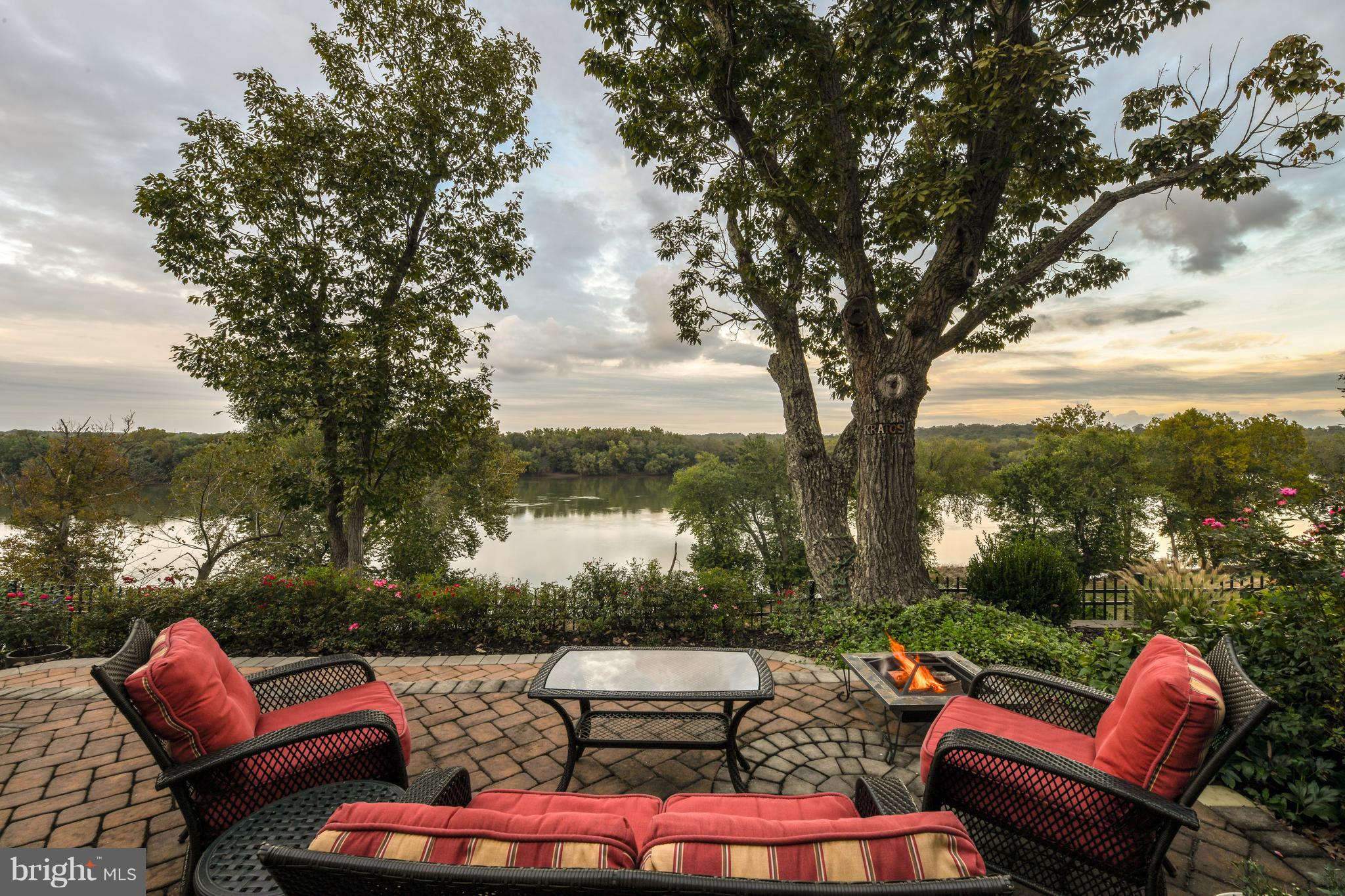 RIVER CREEK - Residential Lease