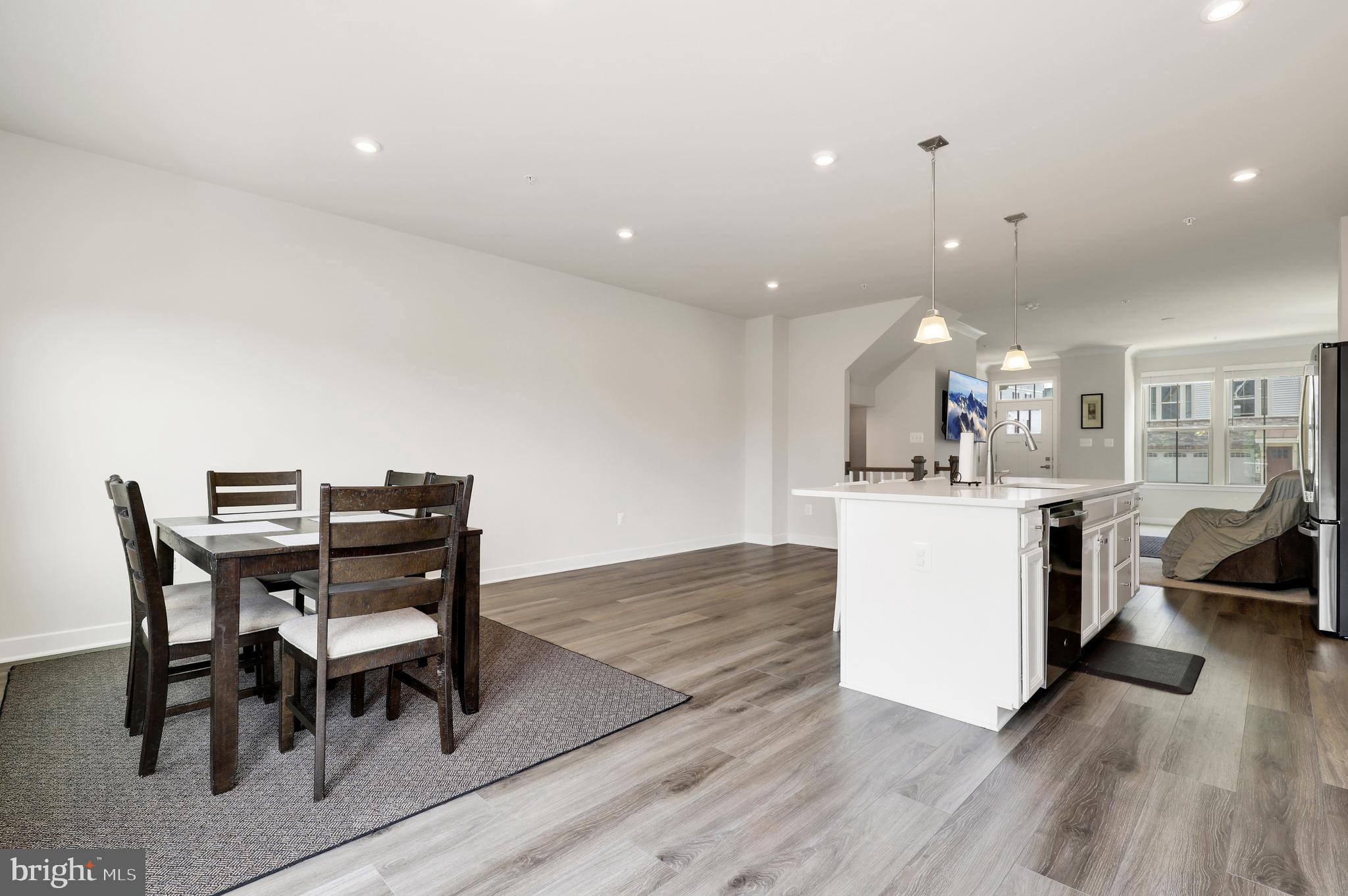 LAKE LINGANORE TOWN CENTER - Residential