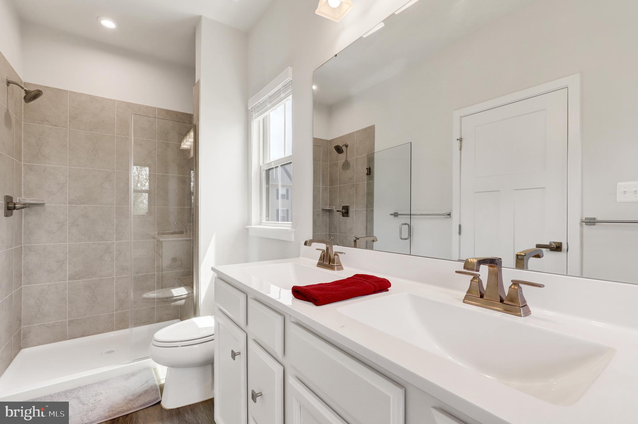 LAKE LINGANORE TOWN CENTER - Residential