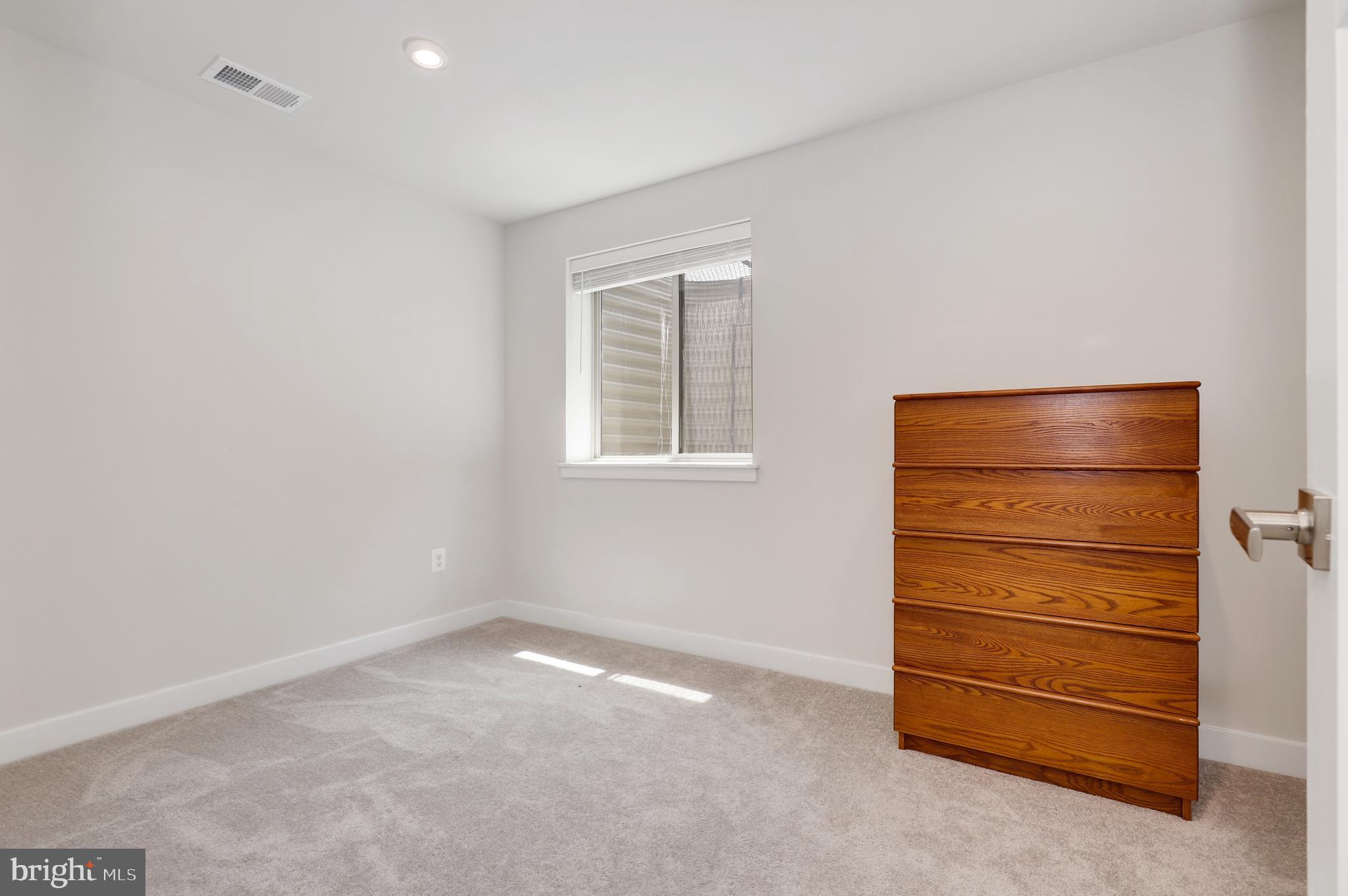 LAKE LINGANORE TOWN CENTER - Residential