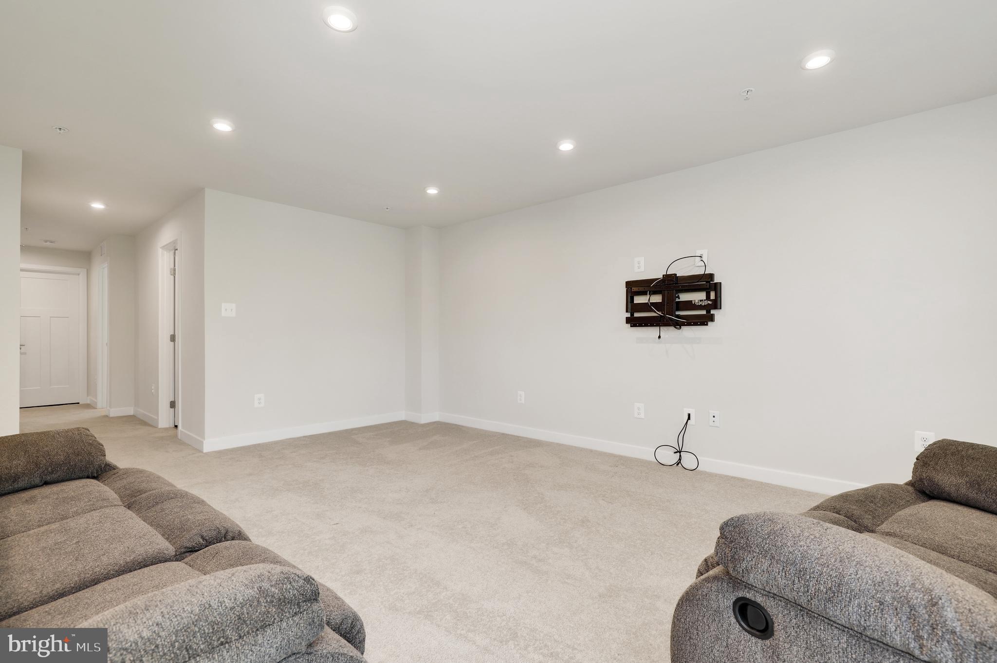 LAKE LINGANORE TOWN CENTER - Residential