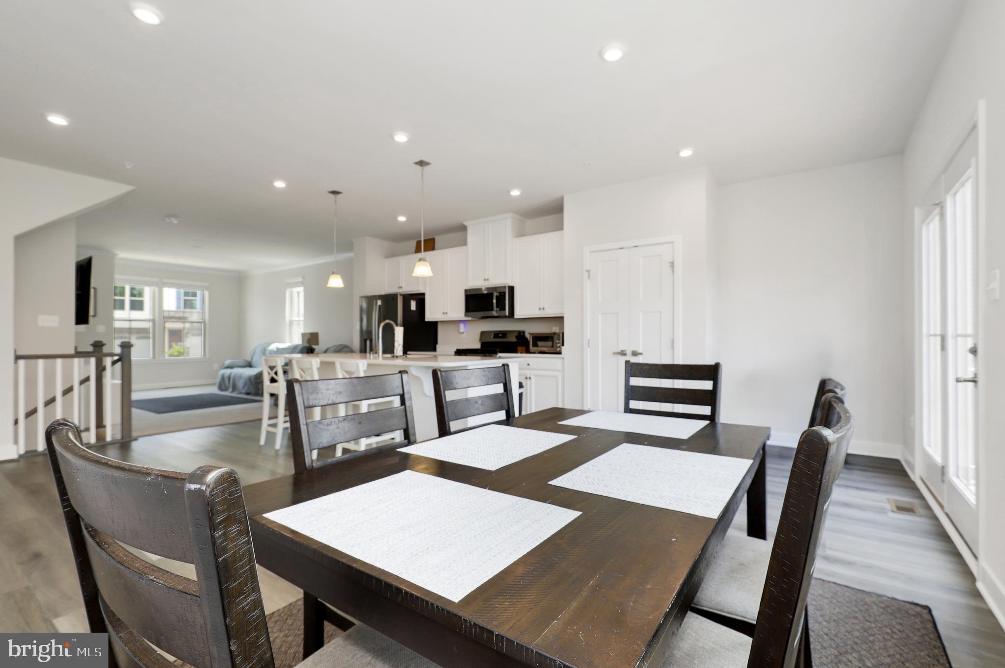 LAKE LINGANORE TOWN CENTER - Residential