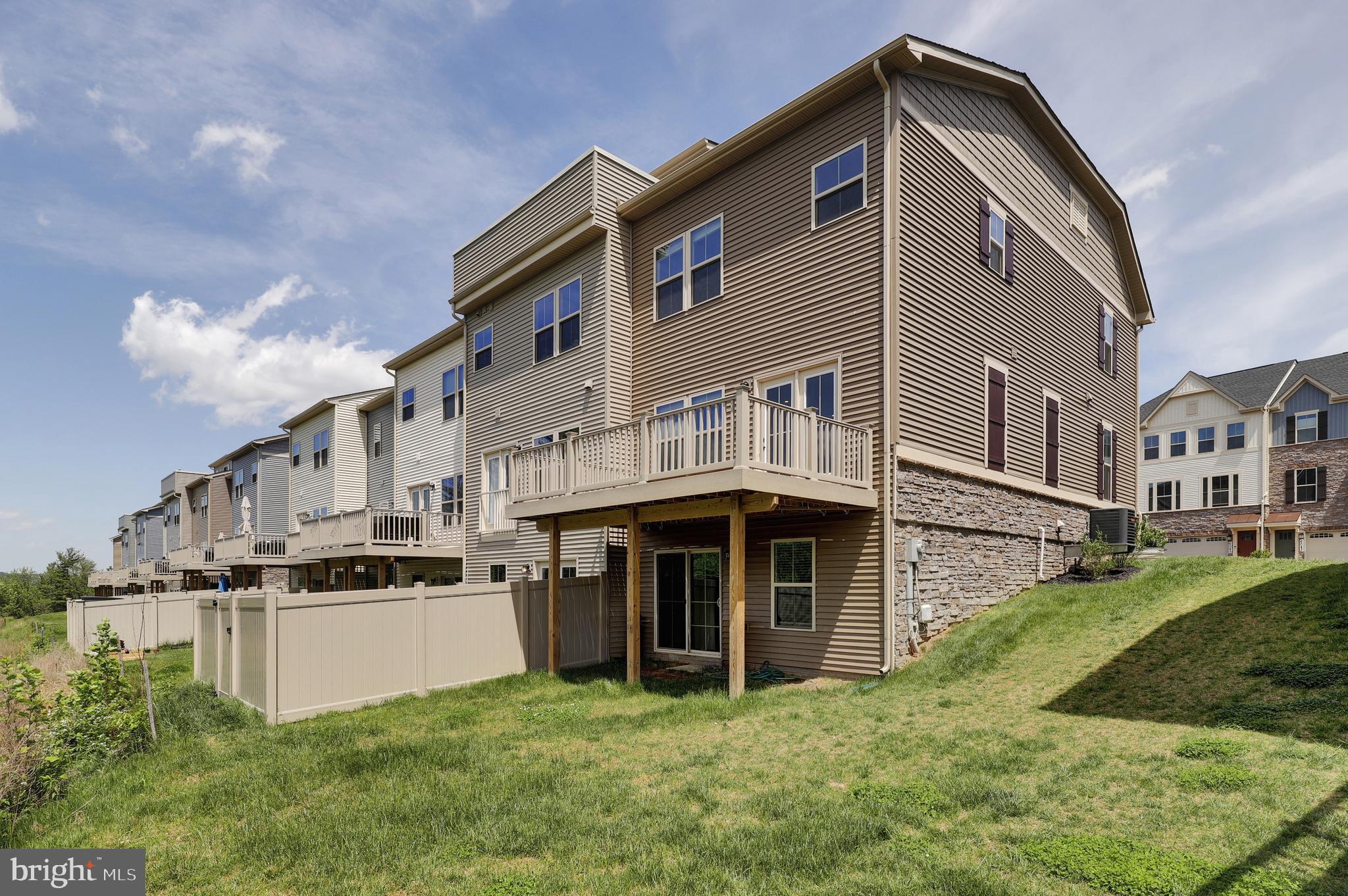 LAKE LINGANORE TOWN CENTER - Residential