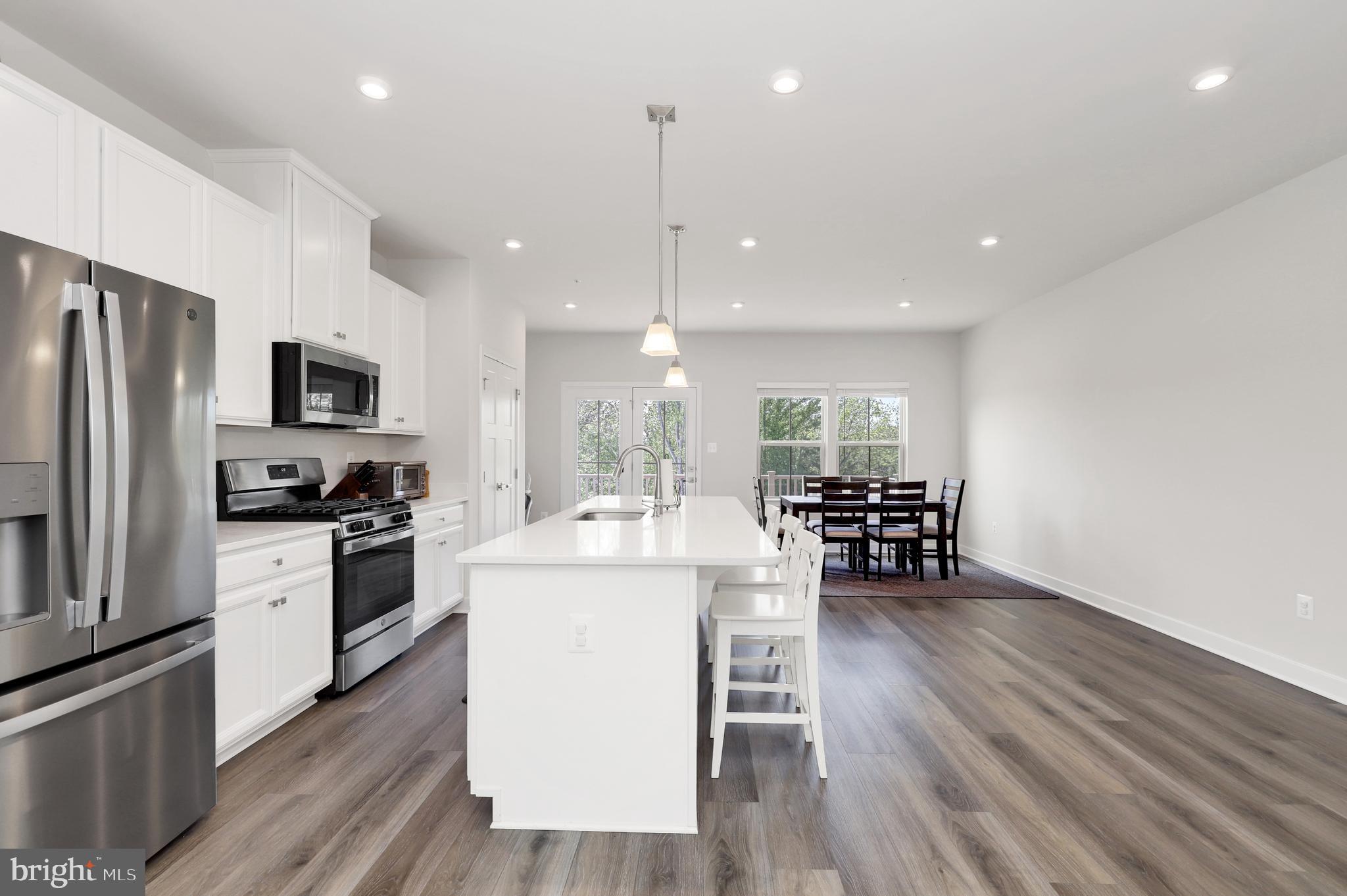 LAKE LINGANORE TOWN CENTER - Residential