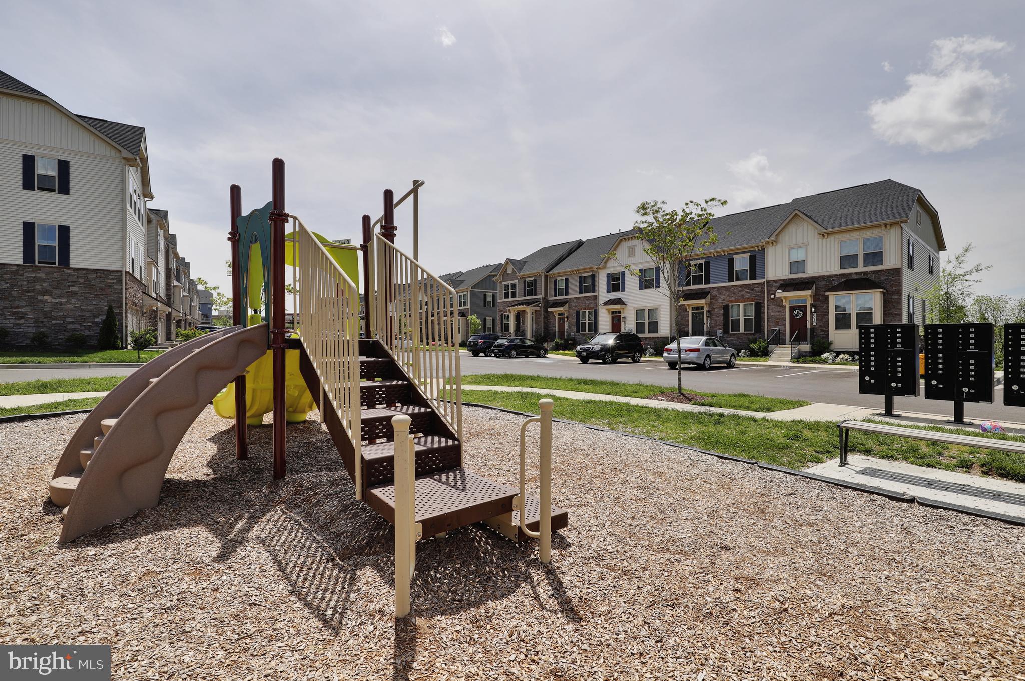 LAKE LINGANORE TOWN CENTER - Residential