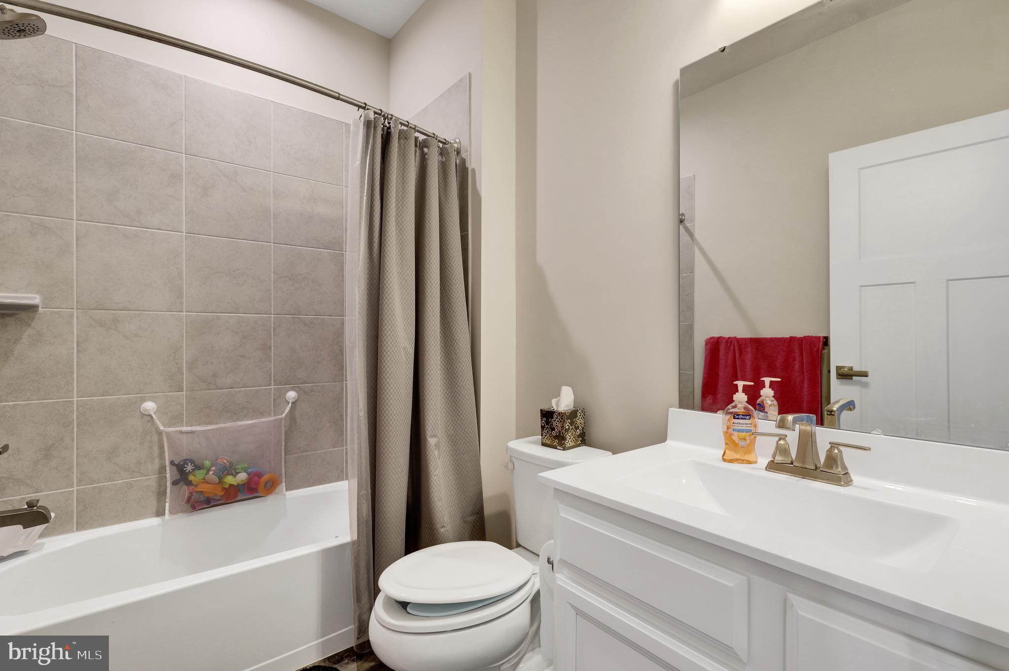 LAKE LINGANORE TOWN CENTER - Residential