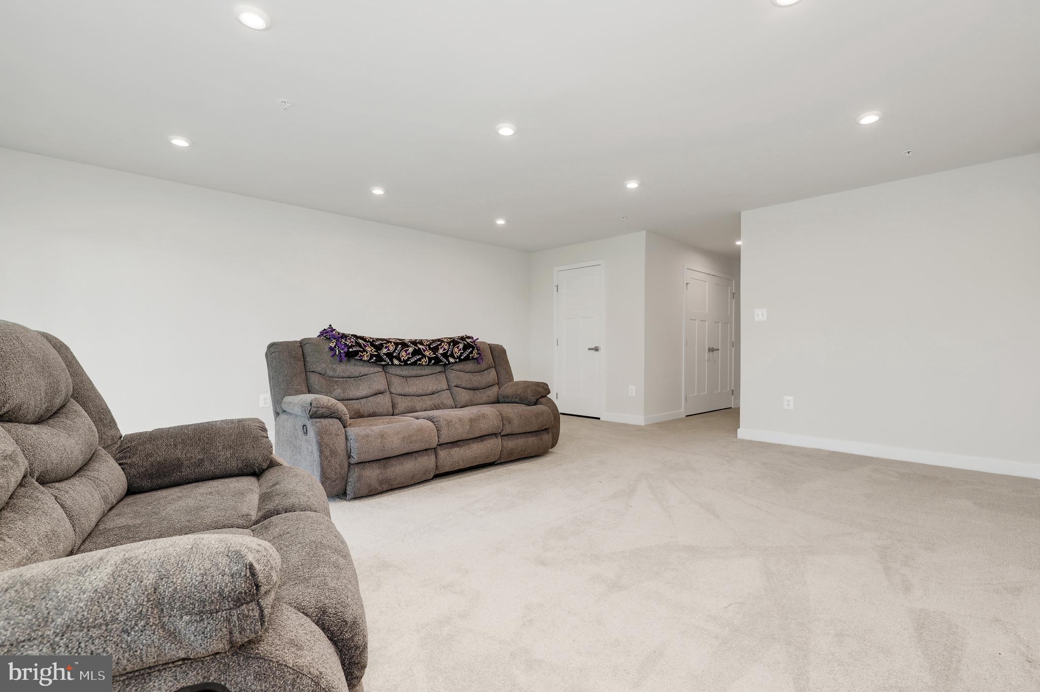 LAKE LINGANORE TOWN CENTER - Residential