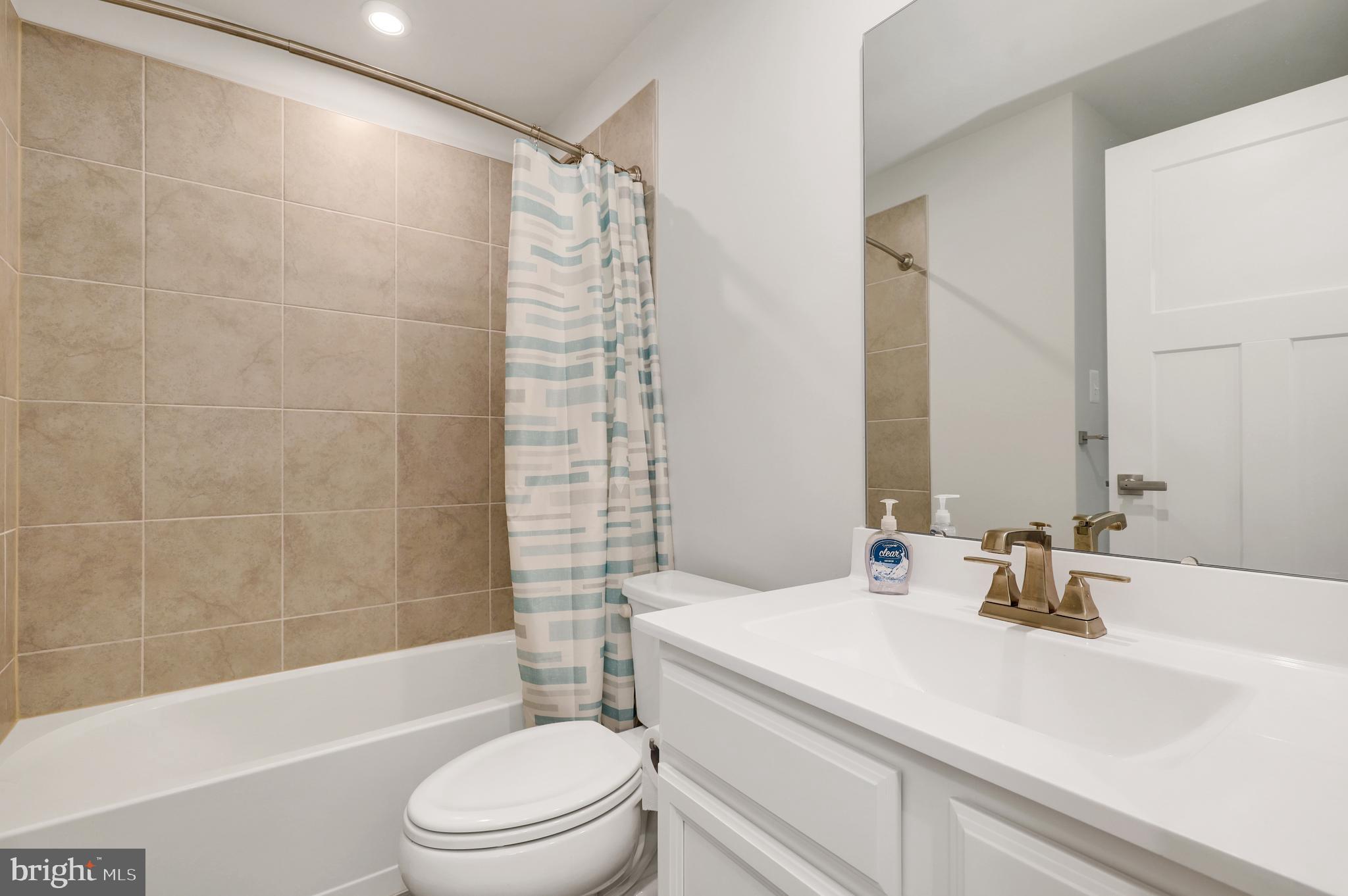 LAKE LINGANORE TOWN CENTER - Residential