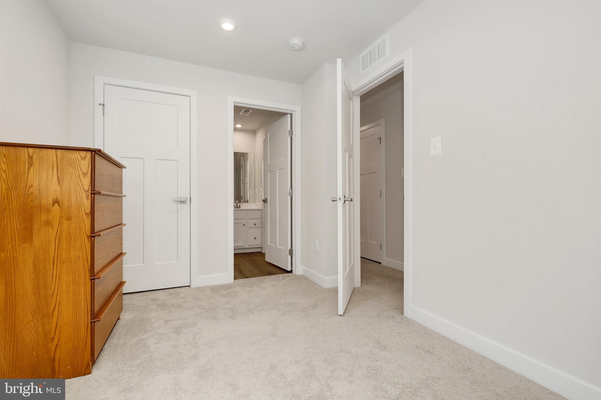 LAKE LINGANORE TOWN CENTER - Residential