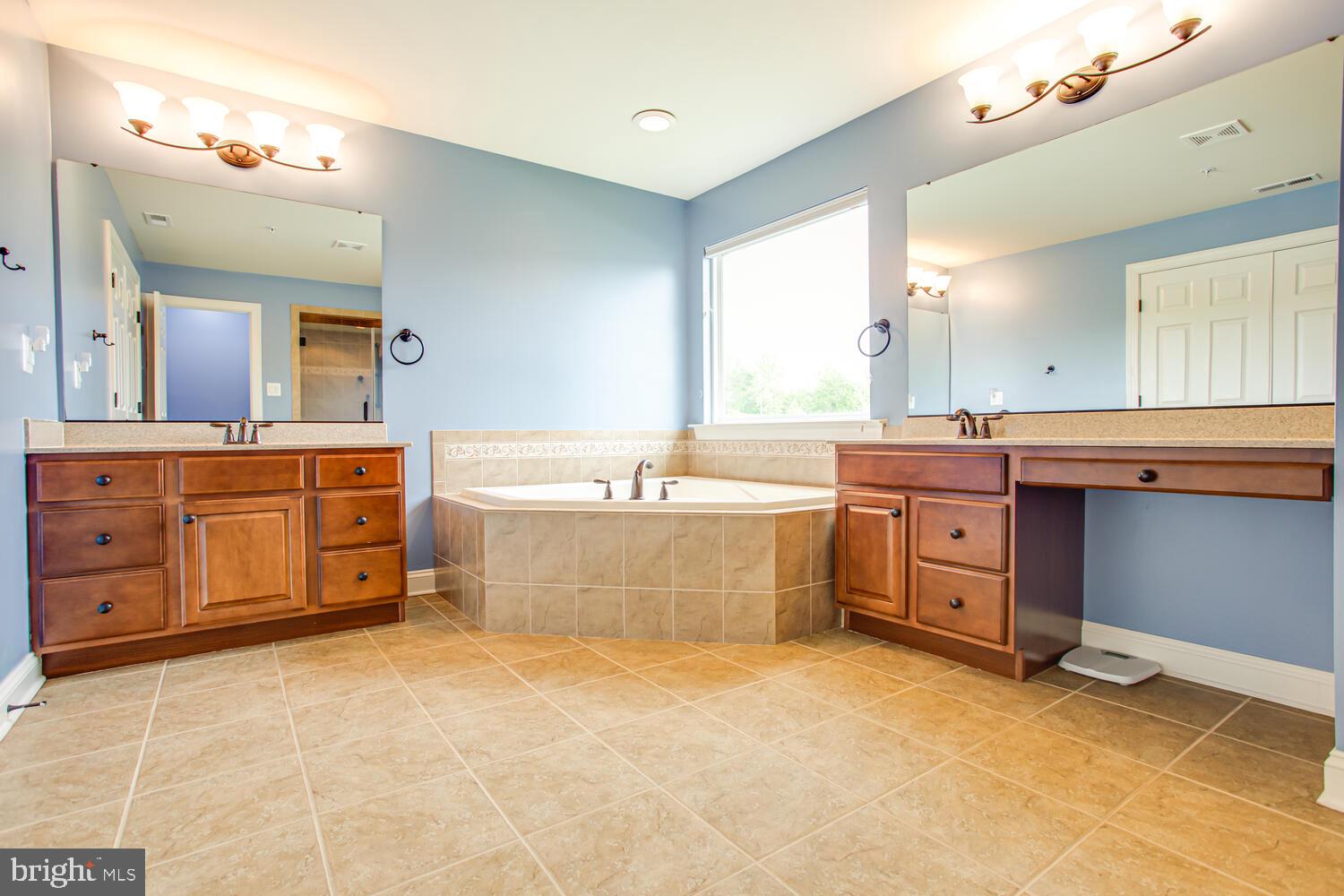 PEMBROOKE - Residential