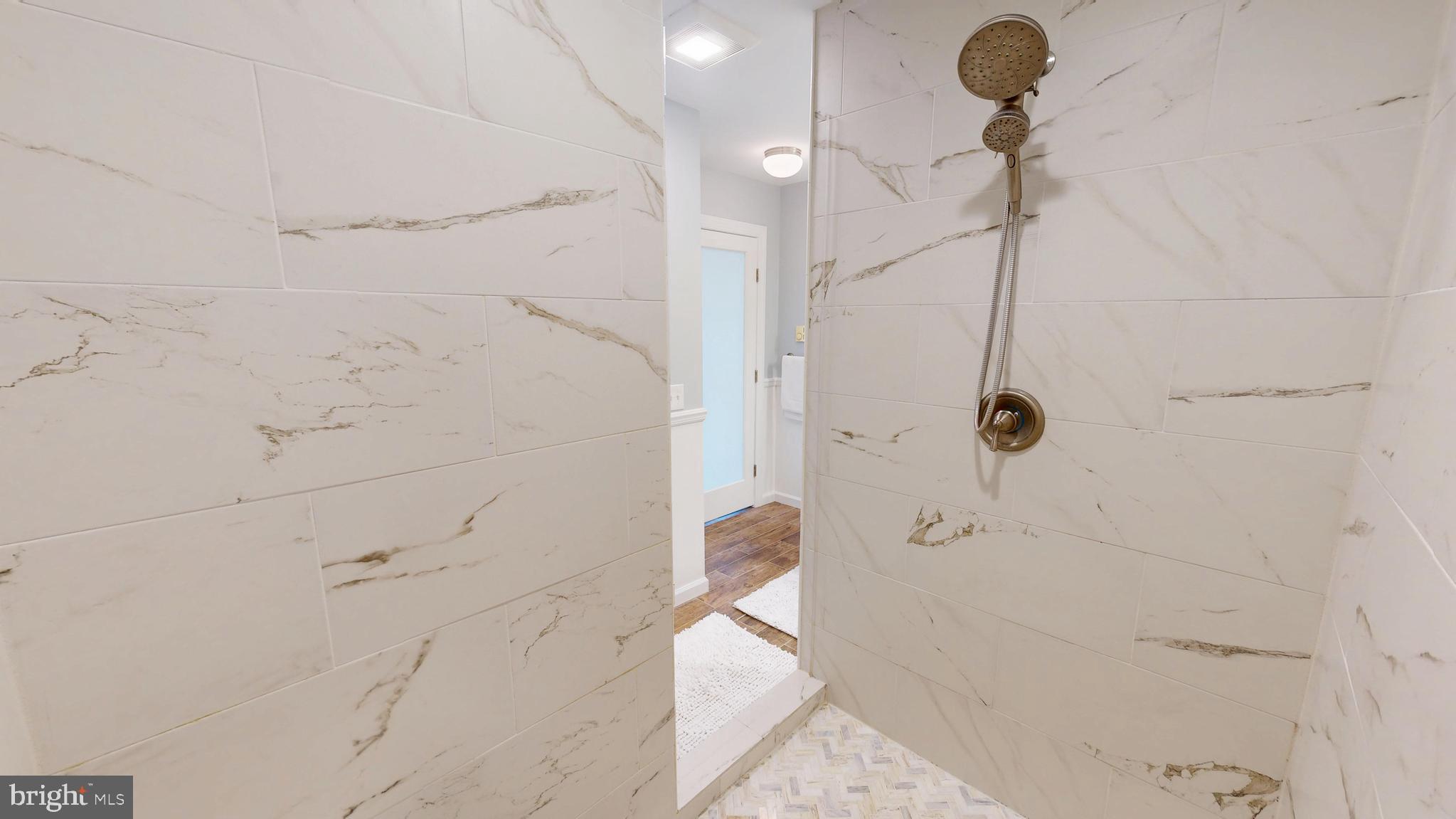 BAYVILLE SHORES - Residential