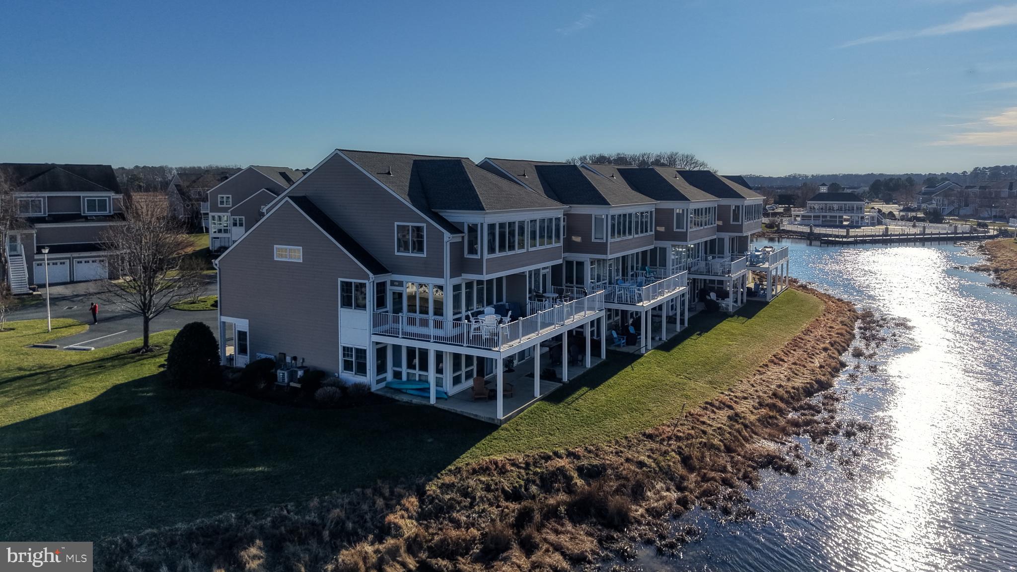 BAYVILLE SHORES - Residential