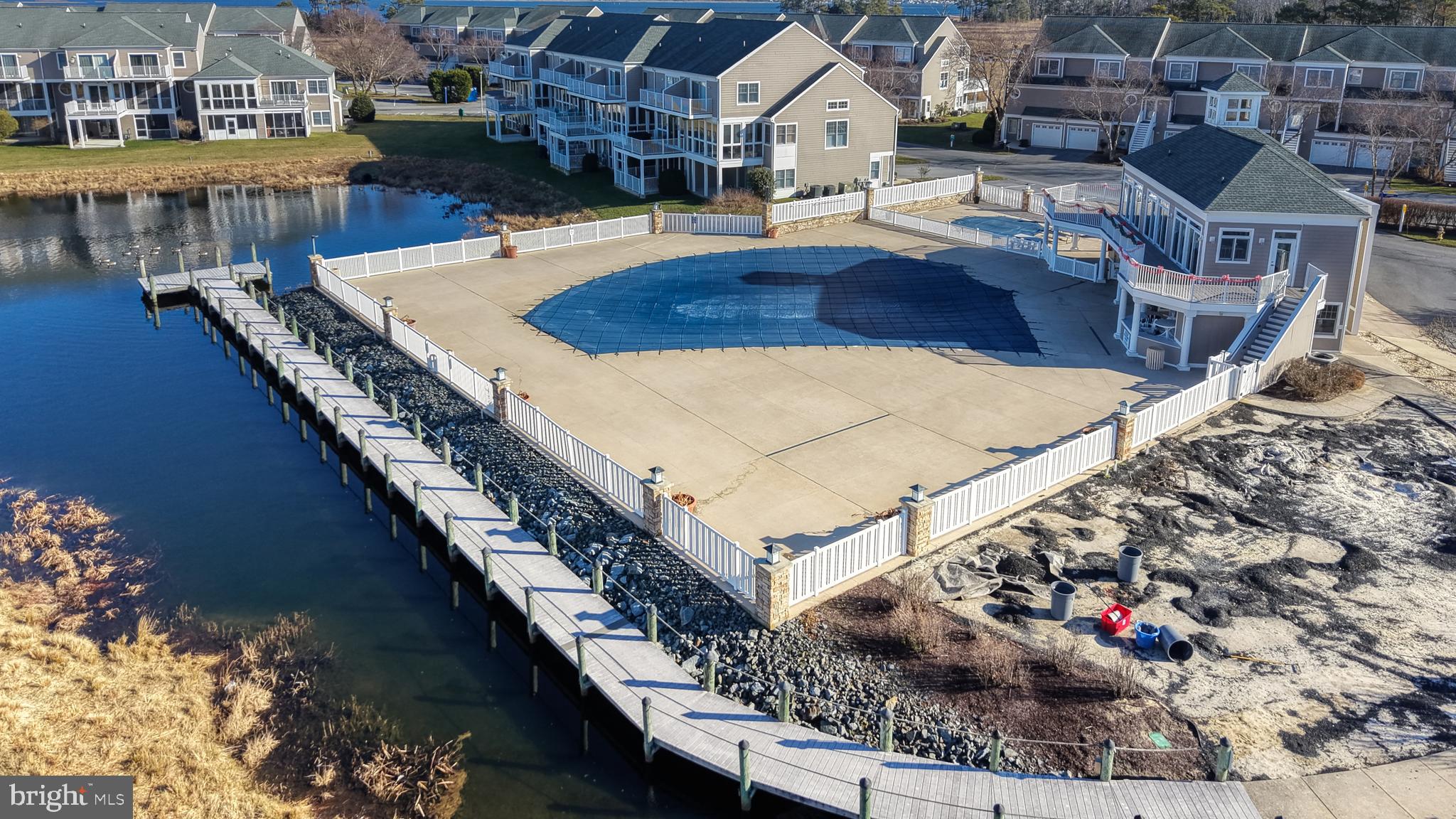 BAYVILLE SHORES - Residential