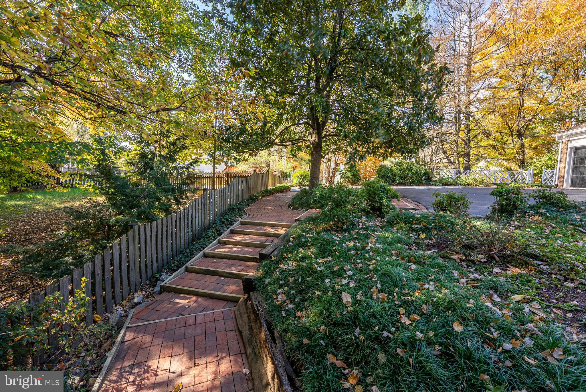 LAKEWOOD HILLS - Residential