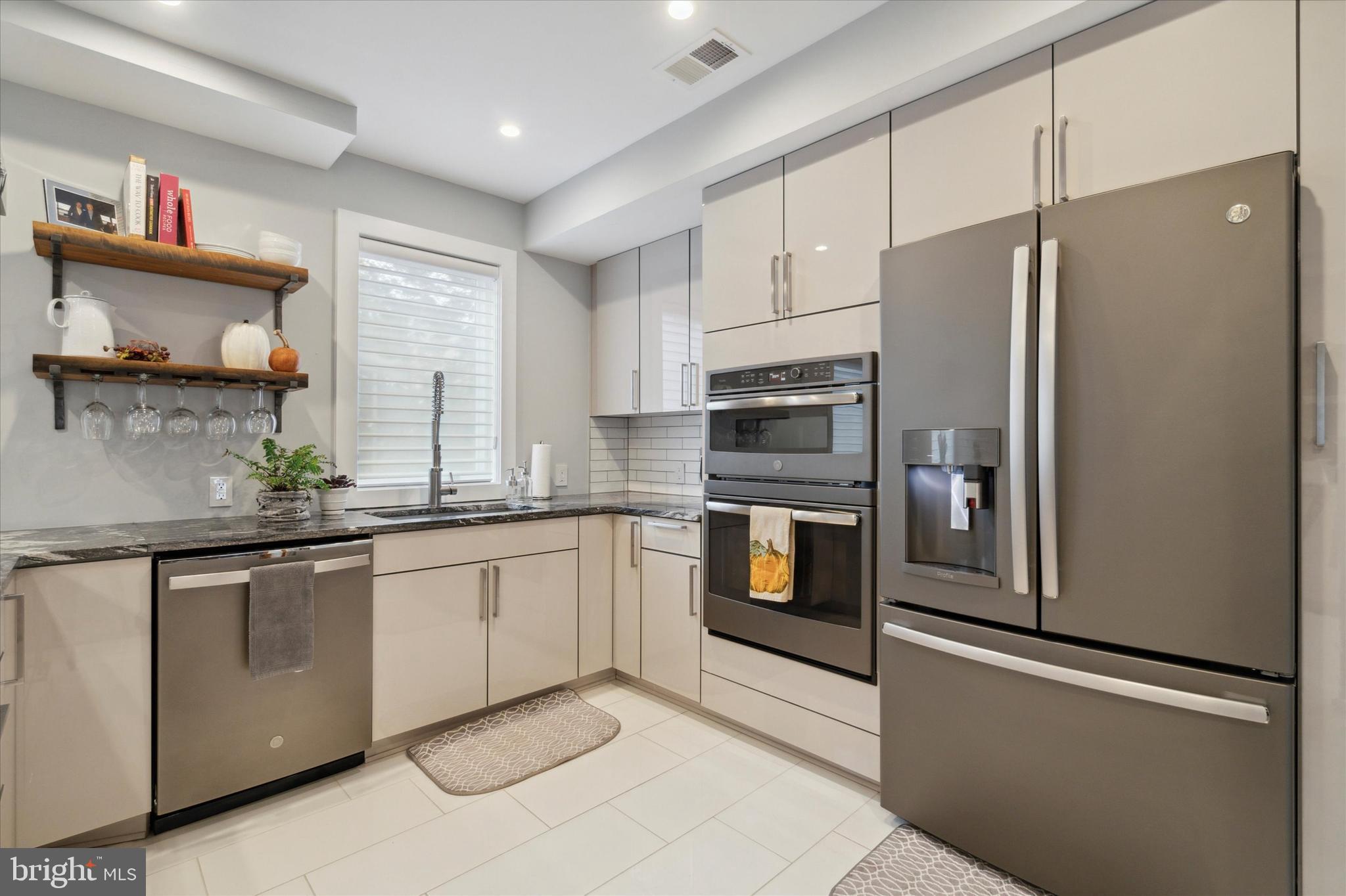 FAIRMOUNT - Residential