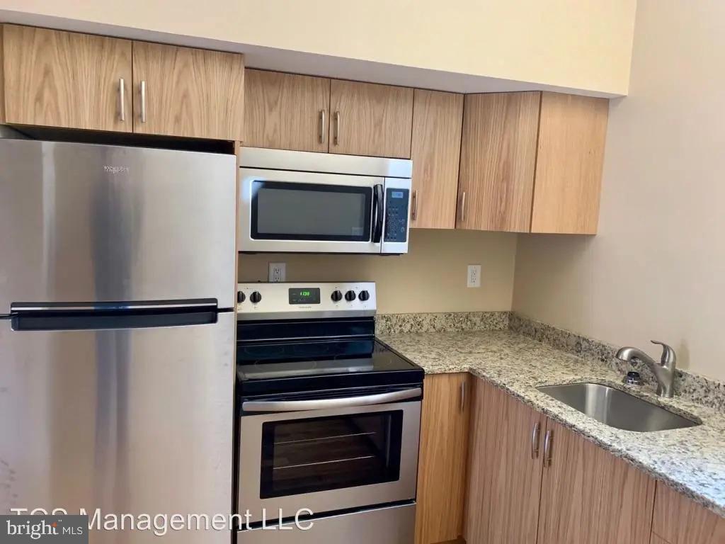 FAIRMOUNT - Residential Lease