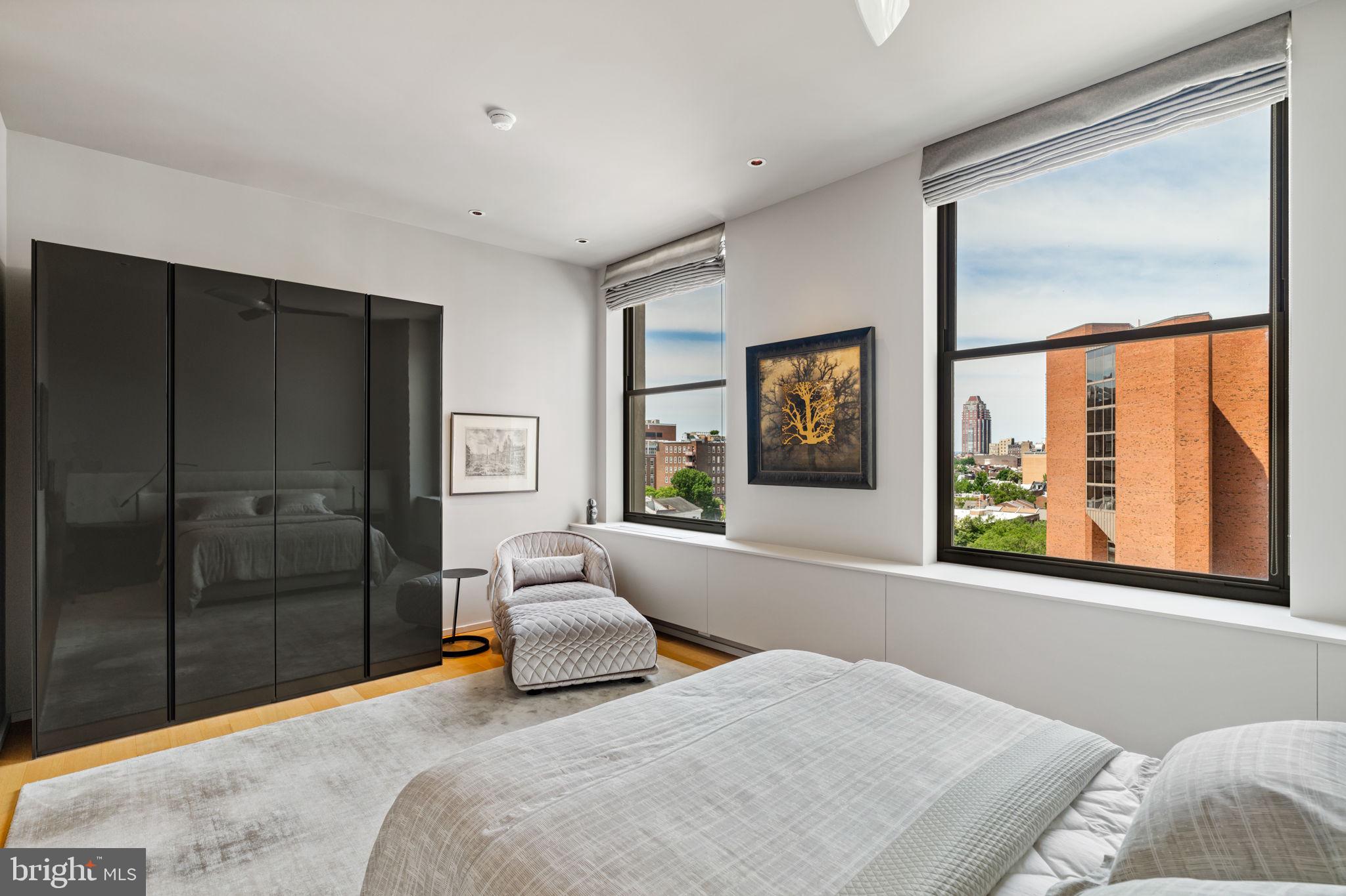 SOCIETY HILL - Residential